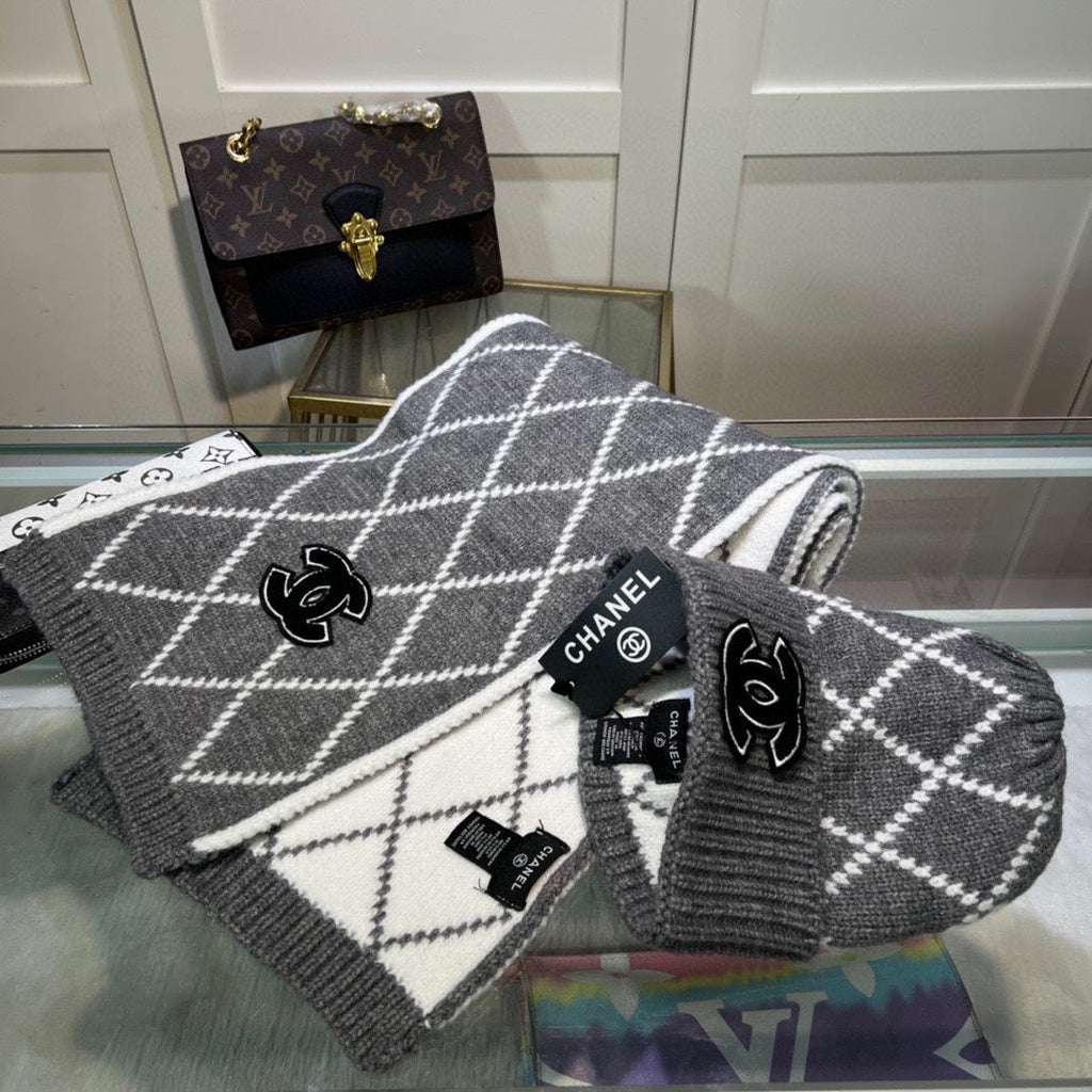 CHANEL SET HAT AND SCARF IN SMOKE GRAY MIX WHITE WOOL 422596