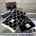 CHANEL SET HAT AND SCARF IN BLACK MIX WHITE WOOL 422597