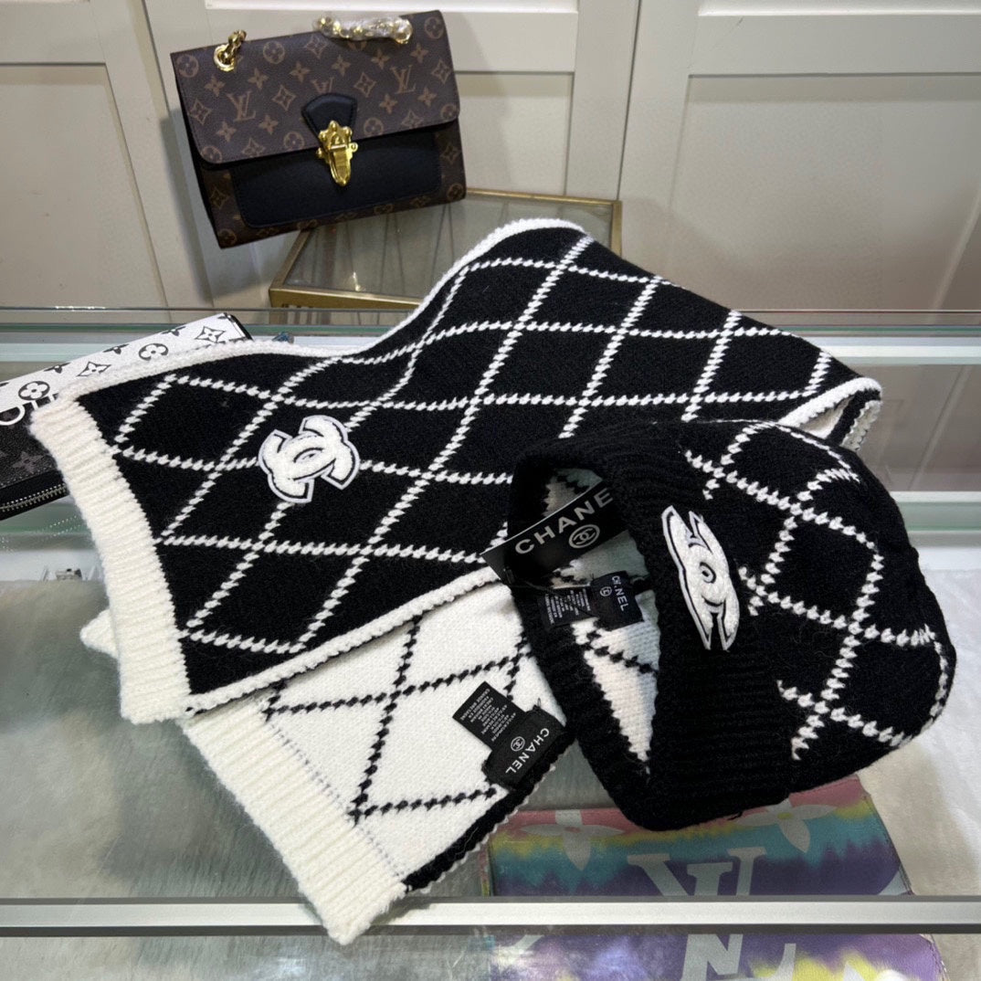 CHANEL SET HAT AND SCARF IN BLACK MIX WHITE WOOL 422597