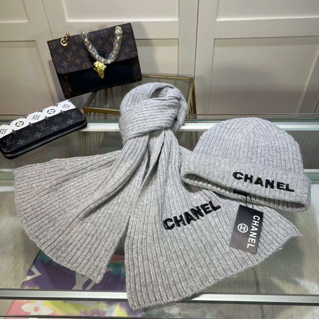 CHANEL SET HAT AND SCARF IN DOVE GRAY WOOL 422598