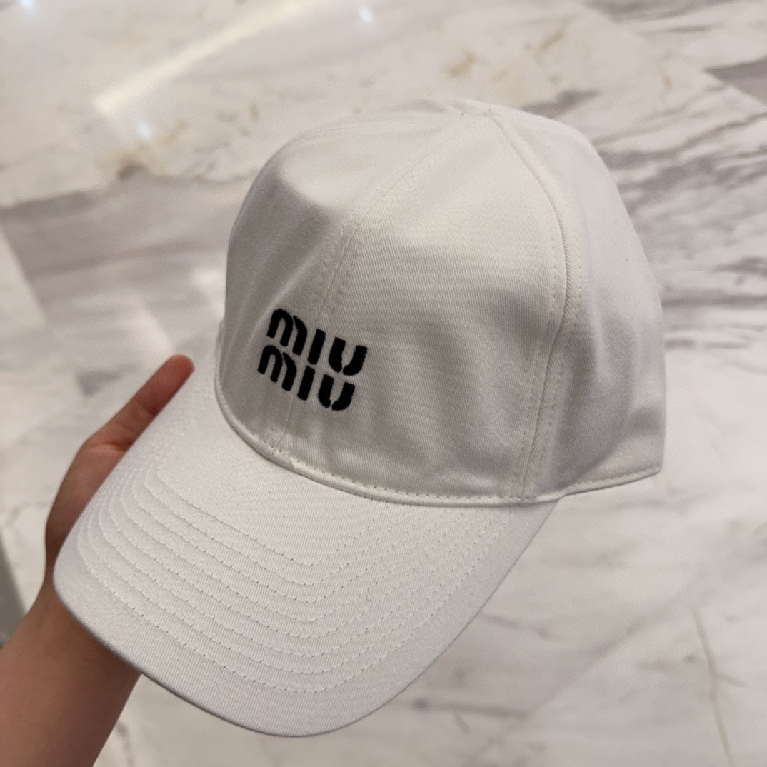 MM BASEBALL CAP IN WHITE FABRIC EMBROIDERED LOGO STYLE 3