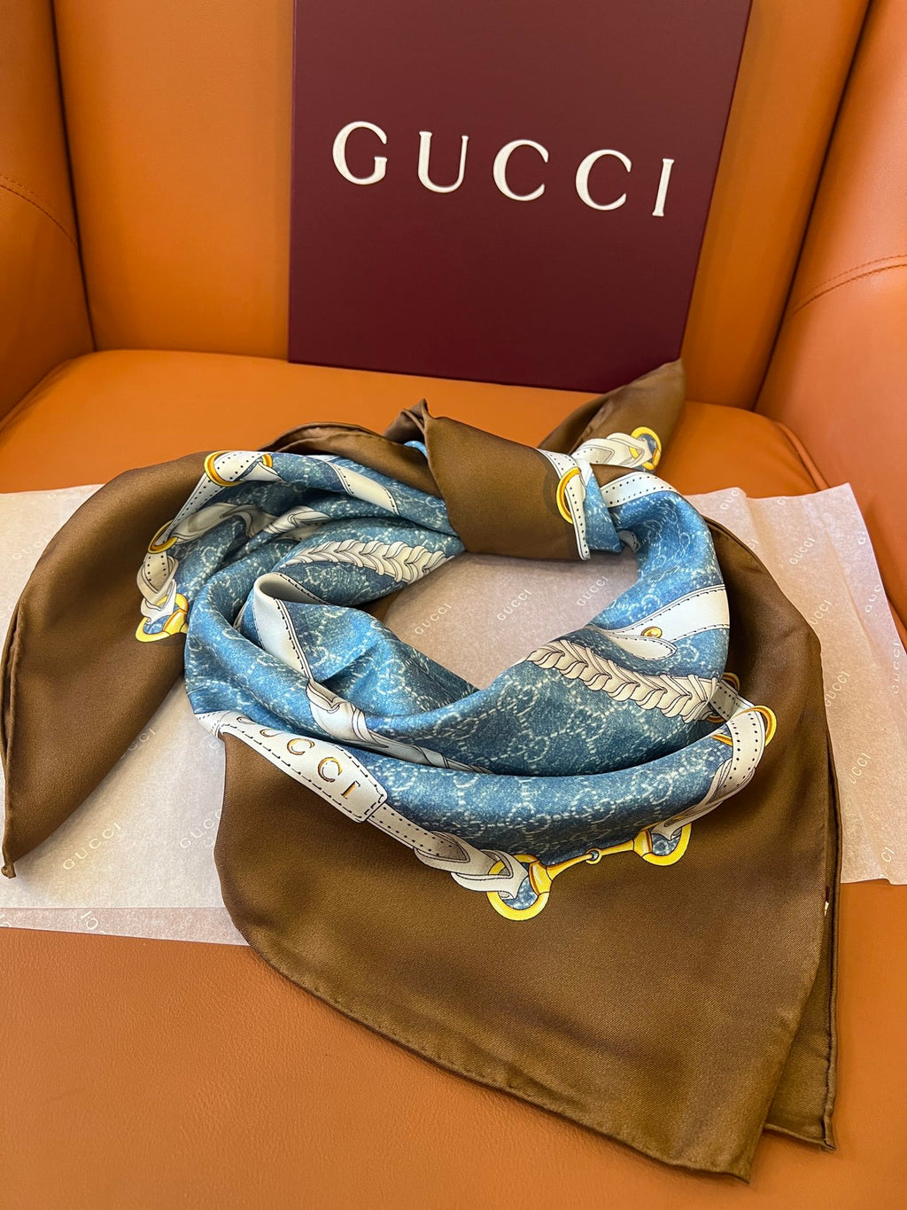 GUCCI 25S SCARF 90 IN SILK 700813