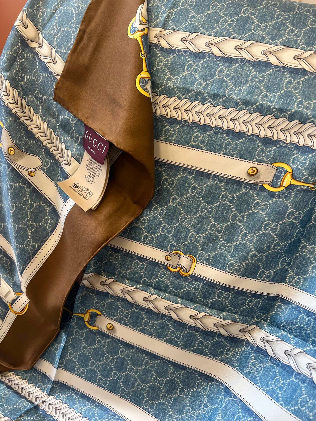 GUCCI 25S SCARF 90 IN SILK 700813