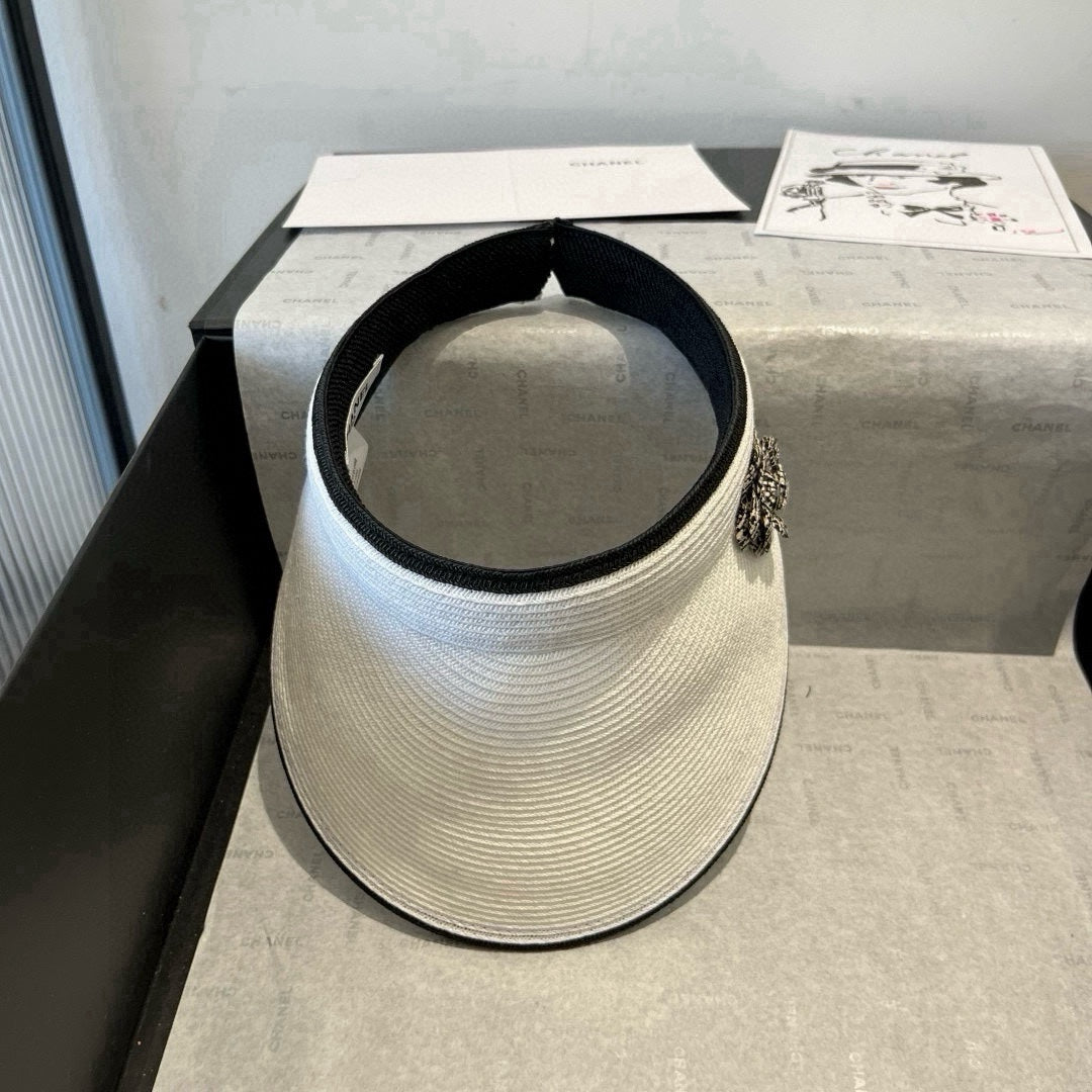 CHANEL SUN HAT MODEM WHITE WITH FLOWER 673933