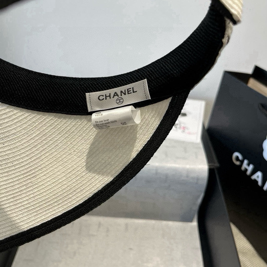 CHANEL SUN HAT MODEM WHITE WITH FLOWER 673933