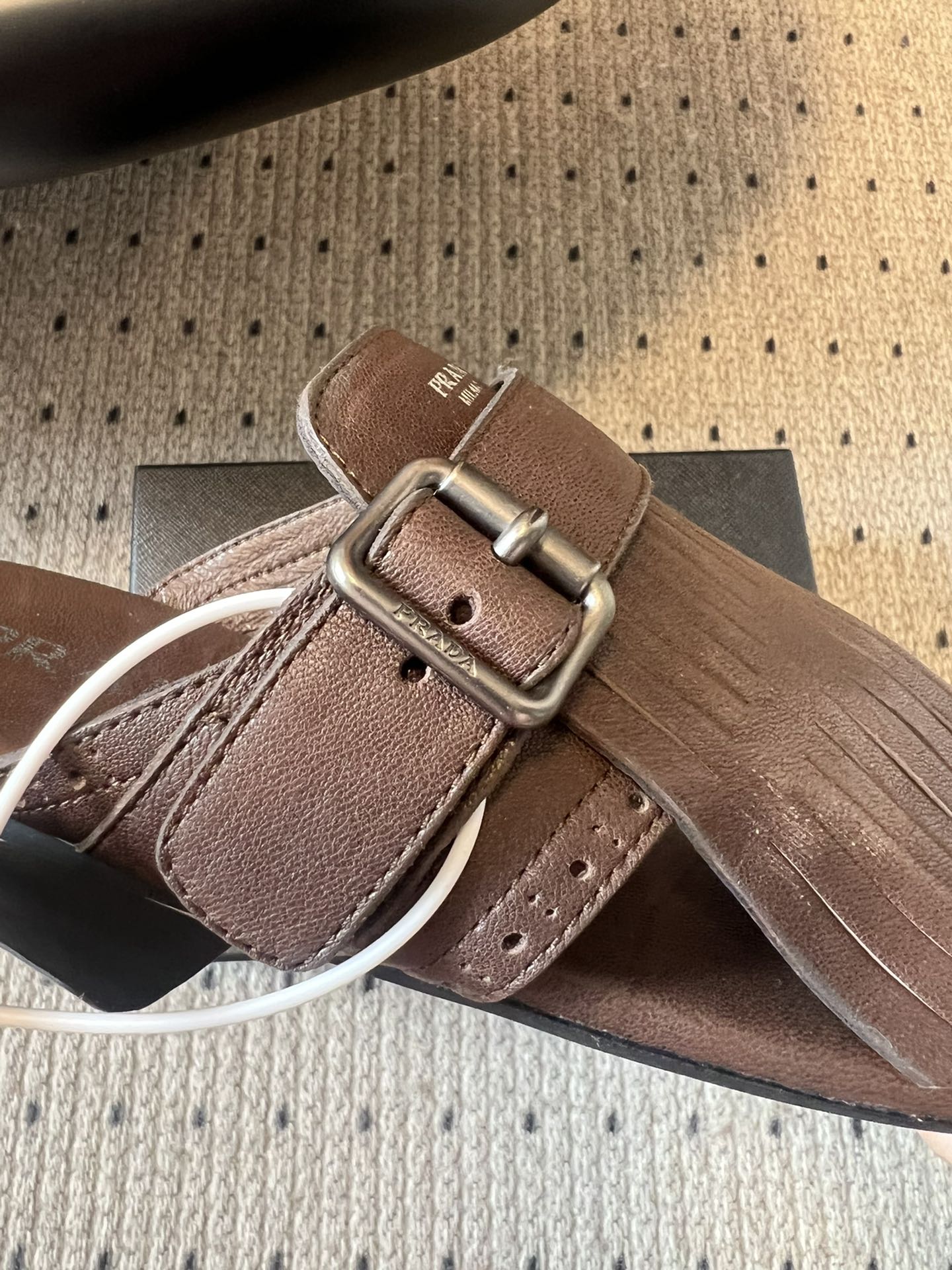 PRADA 25S SHUFFLE LEATHER THONG SANLS IN BROWN CALFSKIN