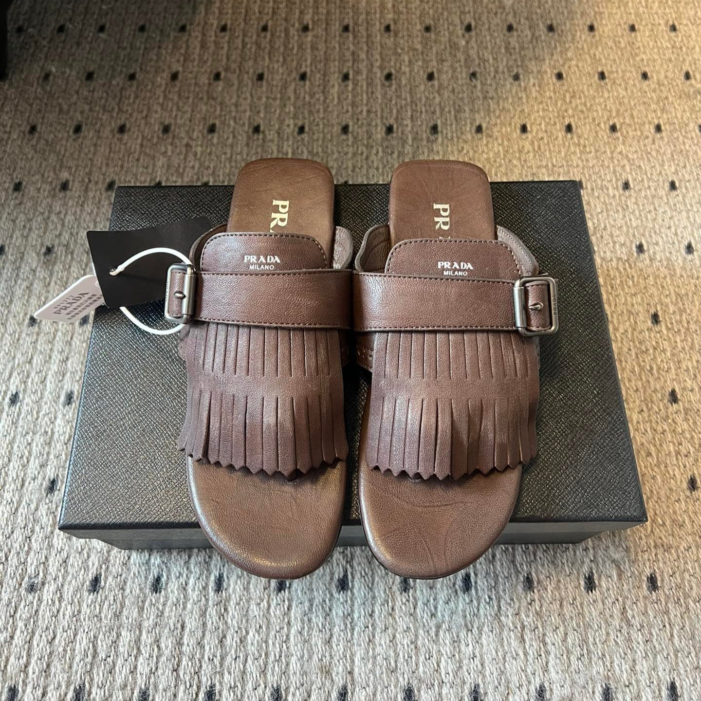 PRADA 25S SHUFFLE LEATHER THONG SANLS IN BROWN CALFSKIN