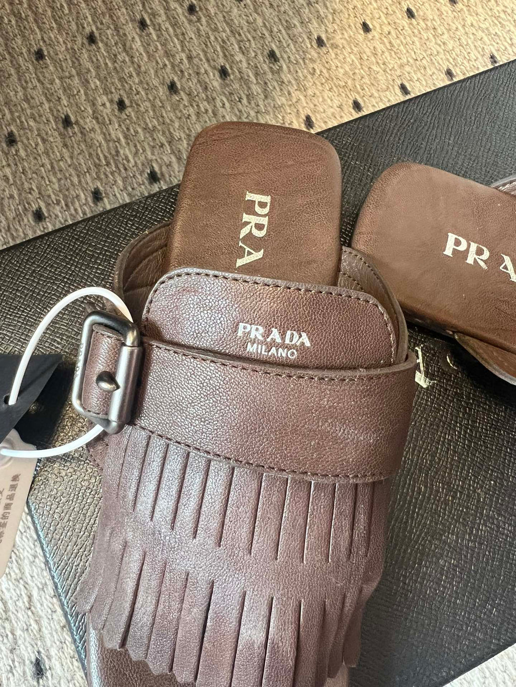 PRADA 25S SHUFFLE LEATHER THONG SANLS IN BROWN CALFSKIN
