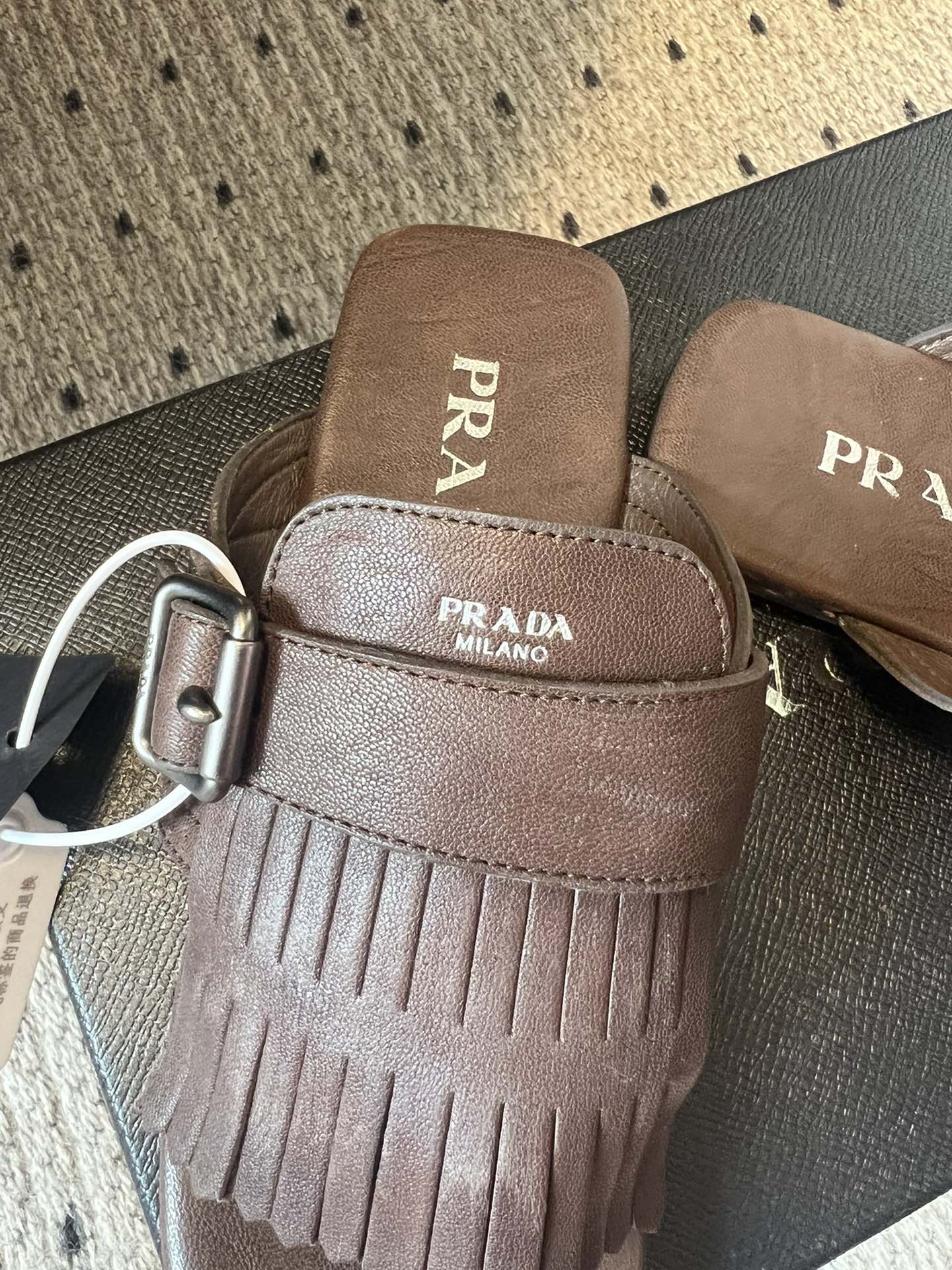 PRADA 25S SHUFFLE LEATHER THONG SANLS IN BROWN CALFSKIN