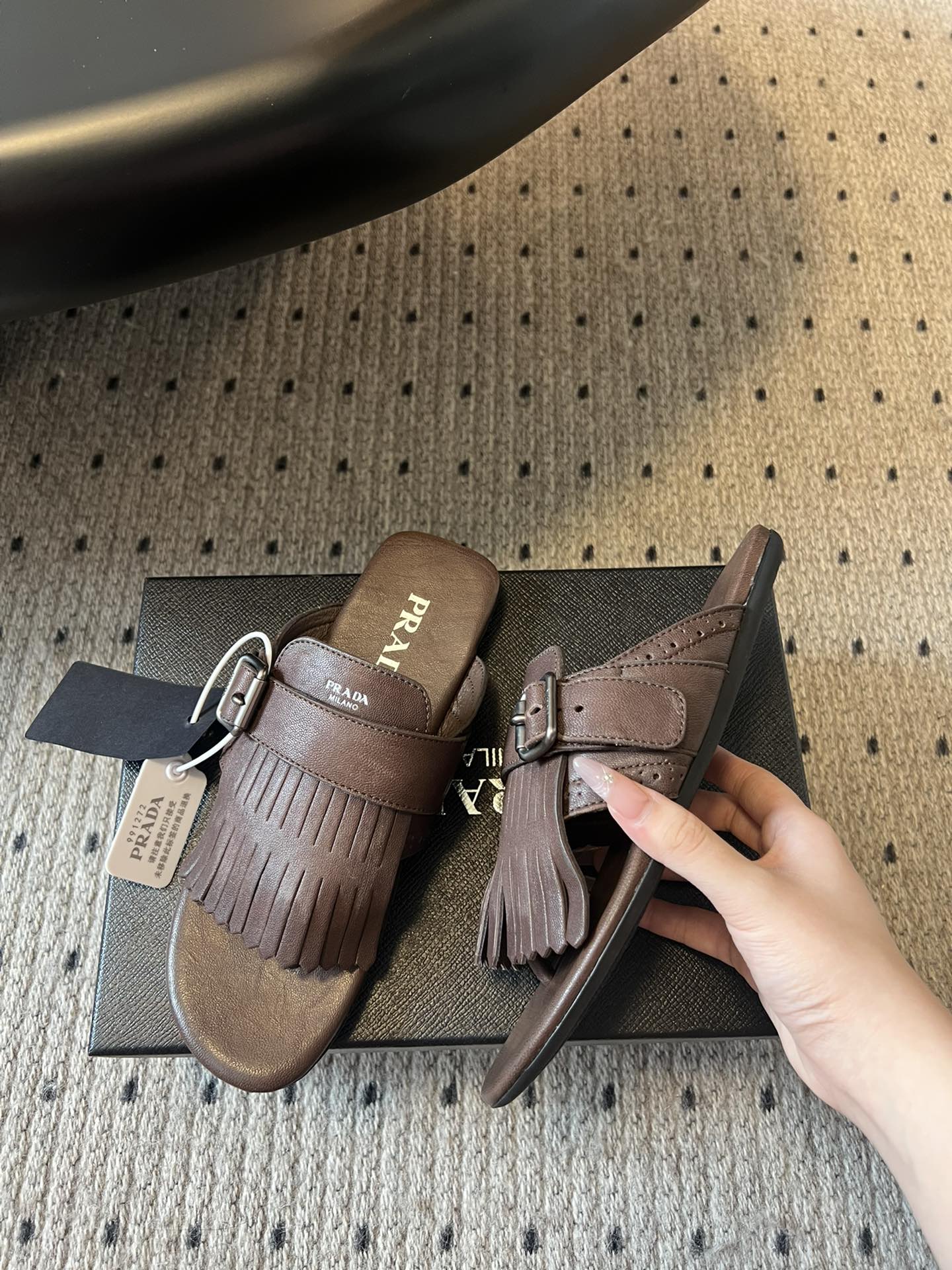 PRADA 25S SHUFFLE LEATHER THONG SANLS IN BROWN CALFSKIN