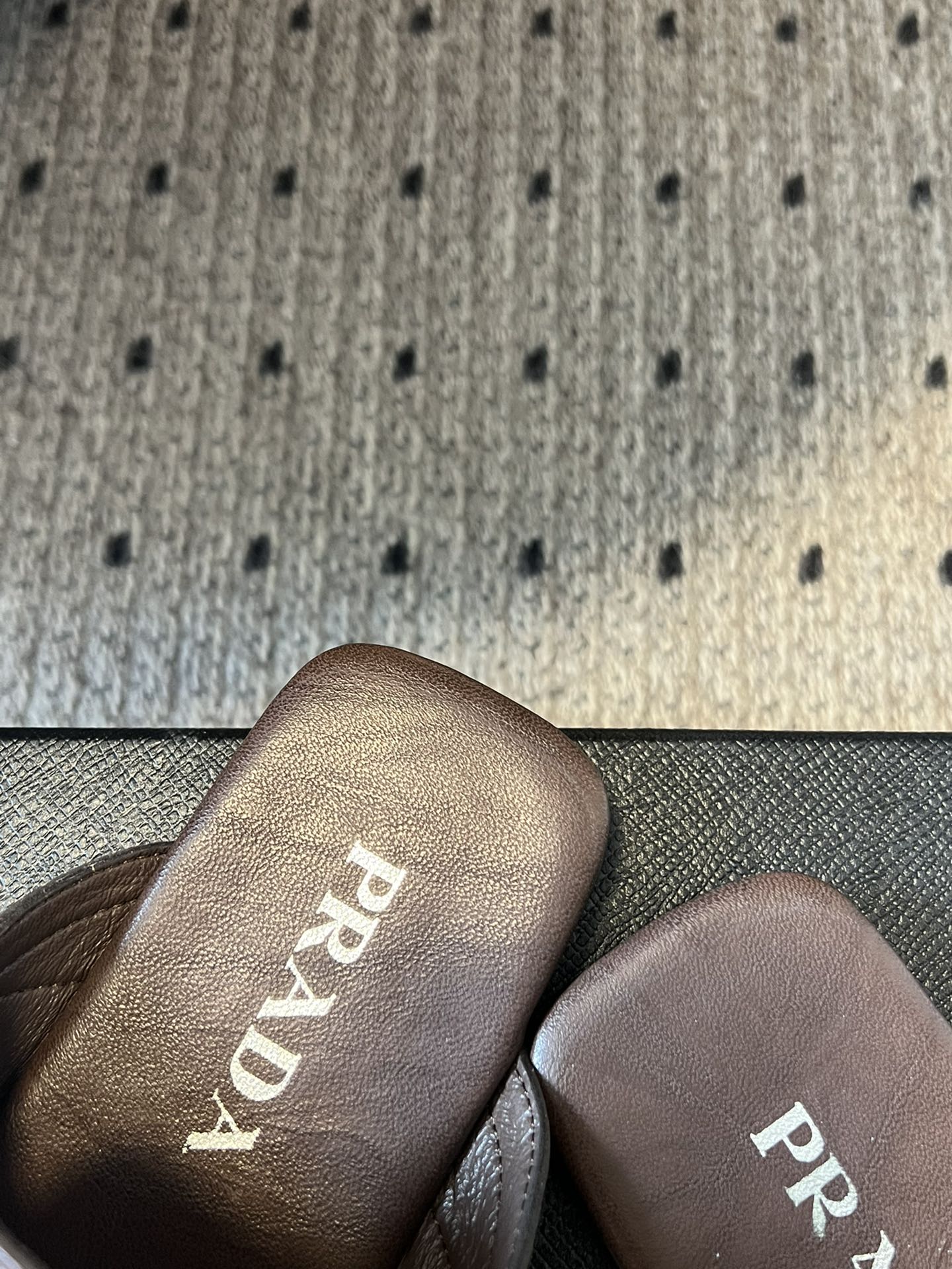 PRADA 25S SHUFFLE LEATHER THONG SANLS IN BROWN CALFSKIN