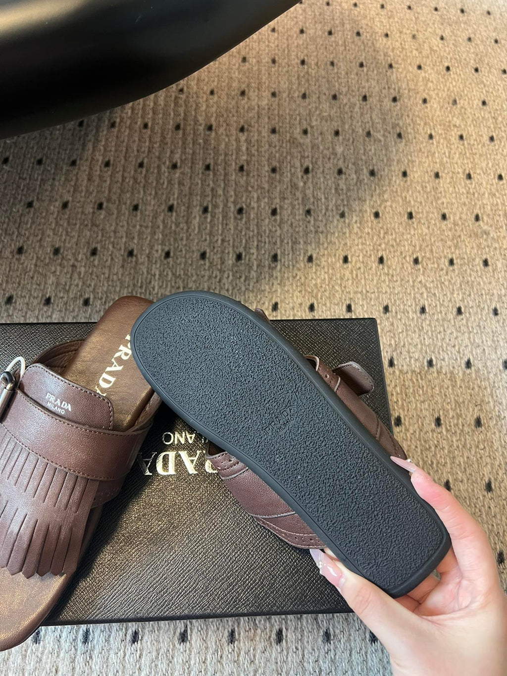 PRADA 25S SHUFFLE LEATHER THONG SANLS IN BROWN CALFSKIN