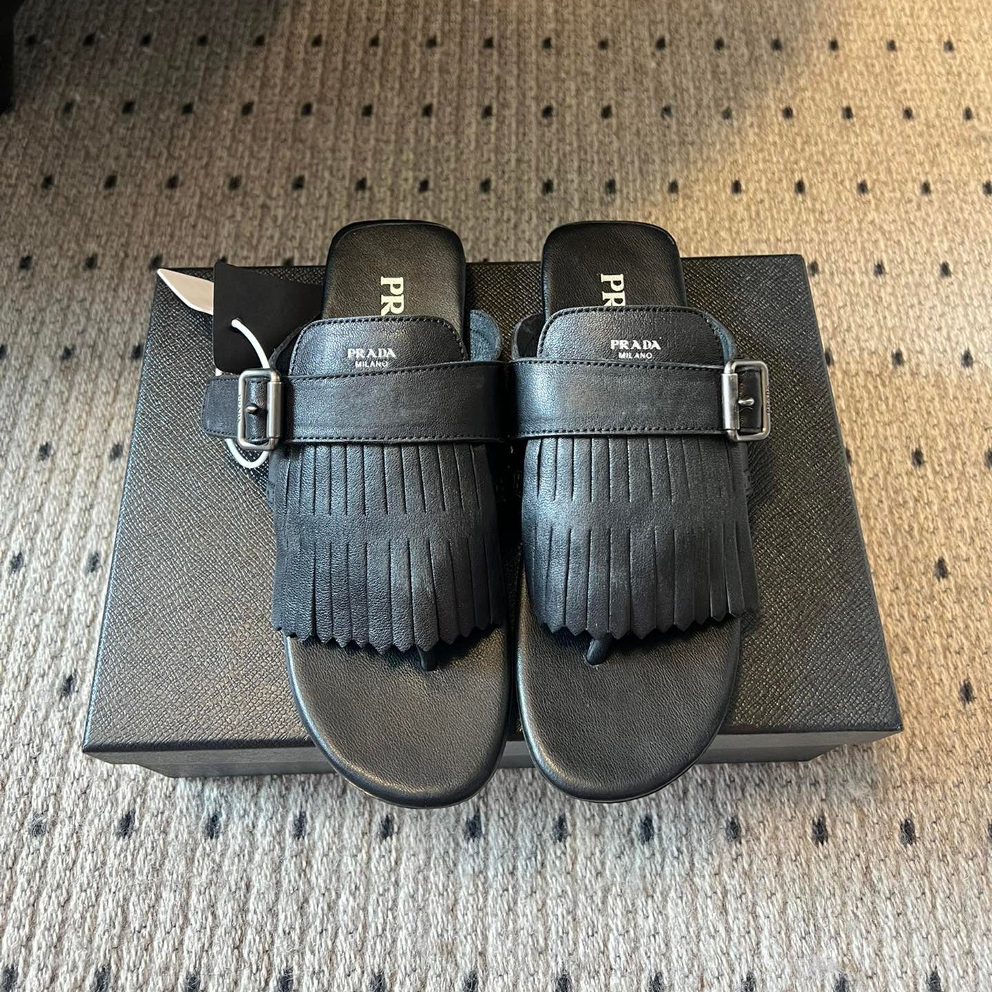 PRADA 25S SHUFFLE LEATHER THONG SANLS IN BLACK CALFSKIN