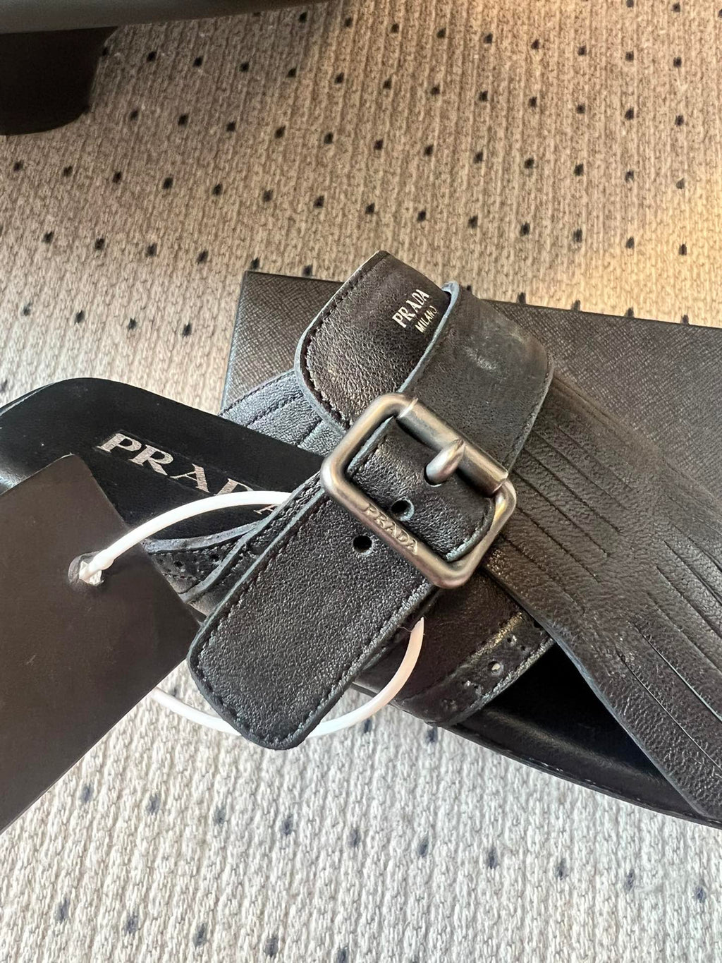 PRADA 25S SHUFFLE LEATHER THONG SANLS IN BLACK CALFSKIN