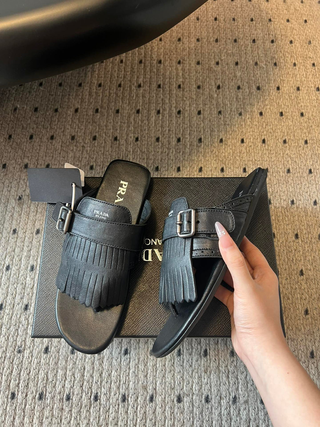 PRADA 25S SHUFFLE LEATHER THONG SANLS IN BLACK CALFSKIN