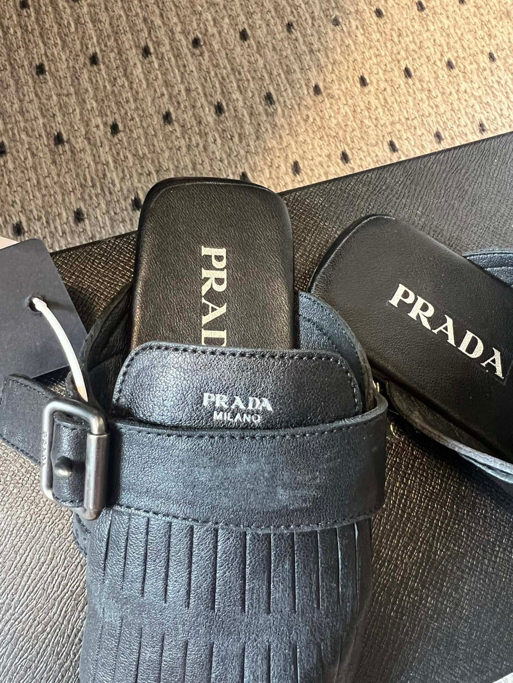 PRADA 25S SHUFFLE LEATHER THONG SANLS IN BLACK CALFSKIN
