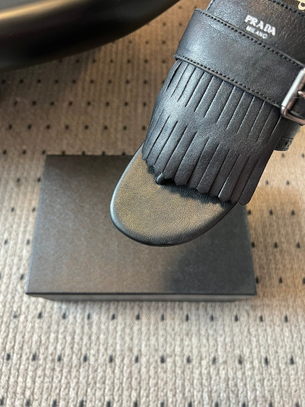 PRADA 25S SHUFFLE LEATHER THONG SANLS IN BLACK CALFSKIN
