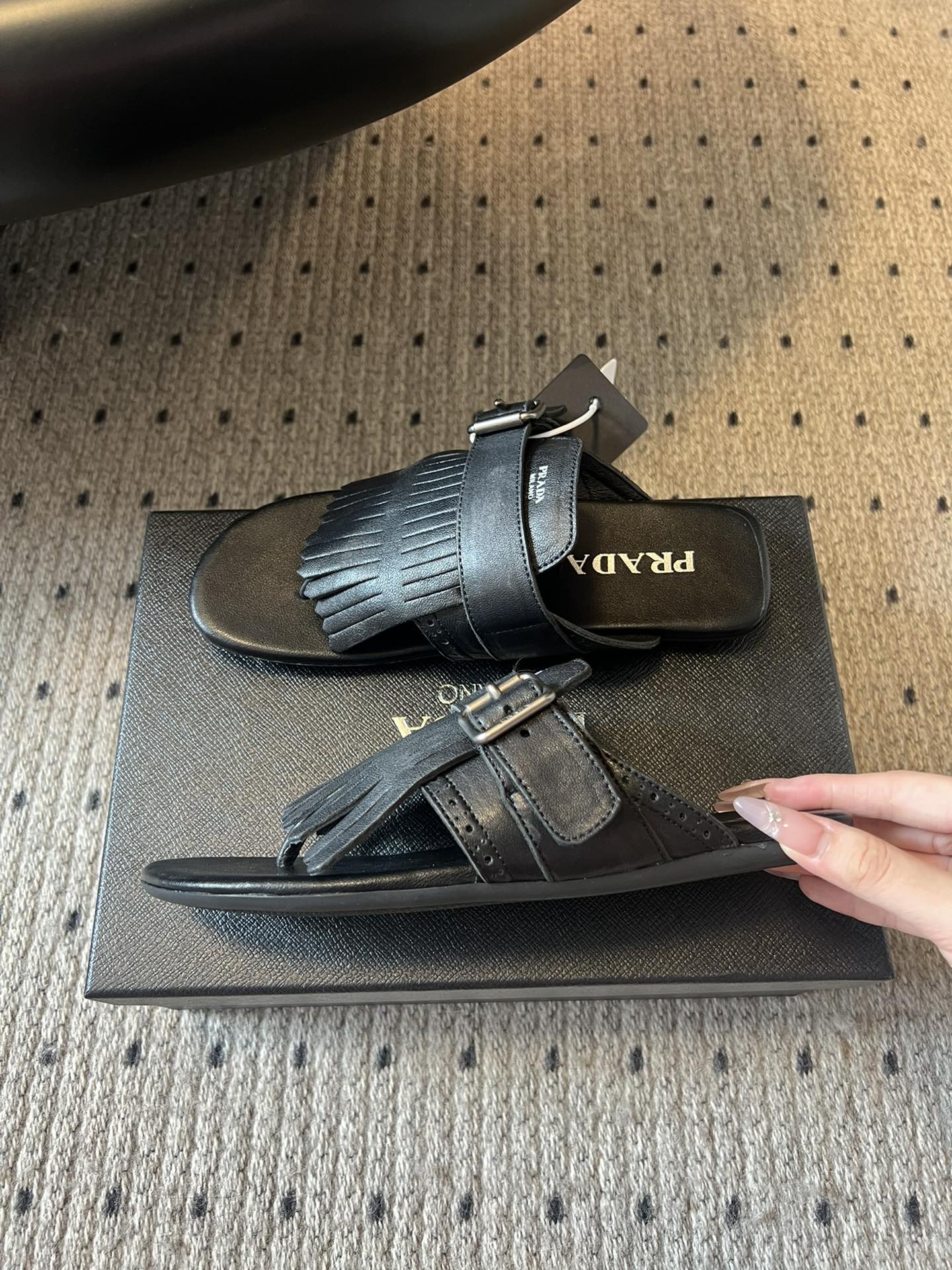 PRADA 25S SHUFFLE LEATHER THONG SANLS IN BLACK CALFSKIN