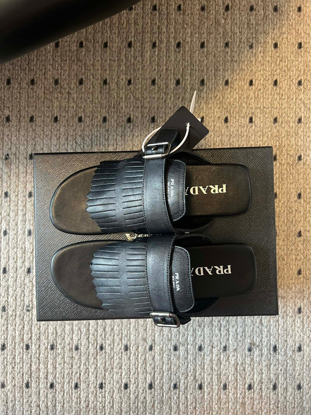 PRADA 25S SHUFFLE LEATHER THONG SANLS IN BLACK CALFSKIN