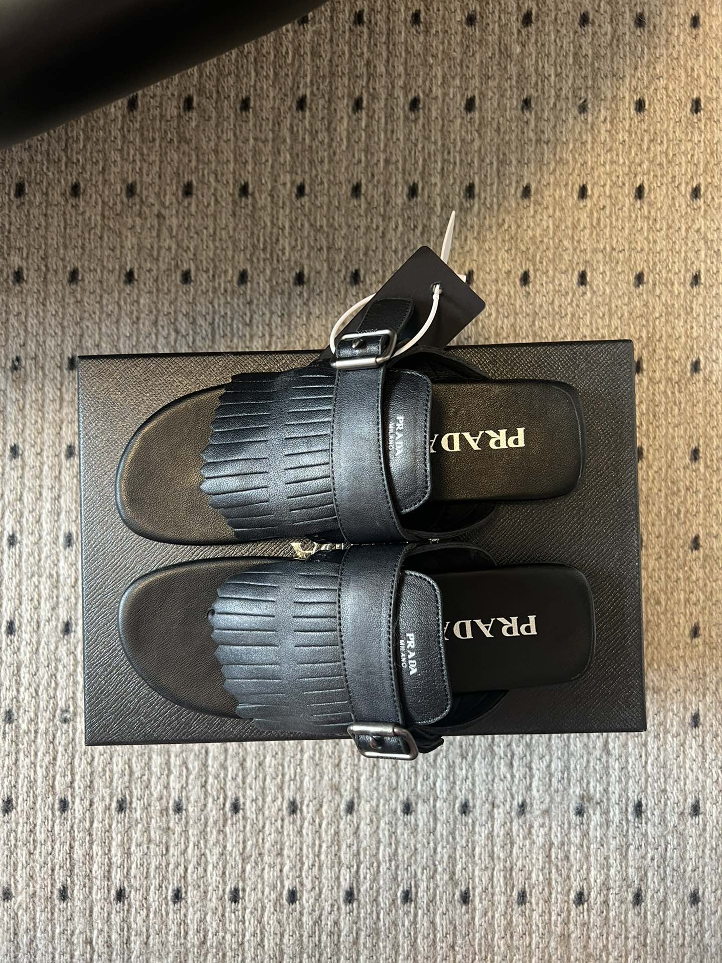 PRADA 25S SHUFFLE LEATHER THONG SANLS IN BLACK CALFSKIN