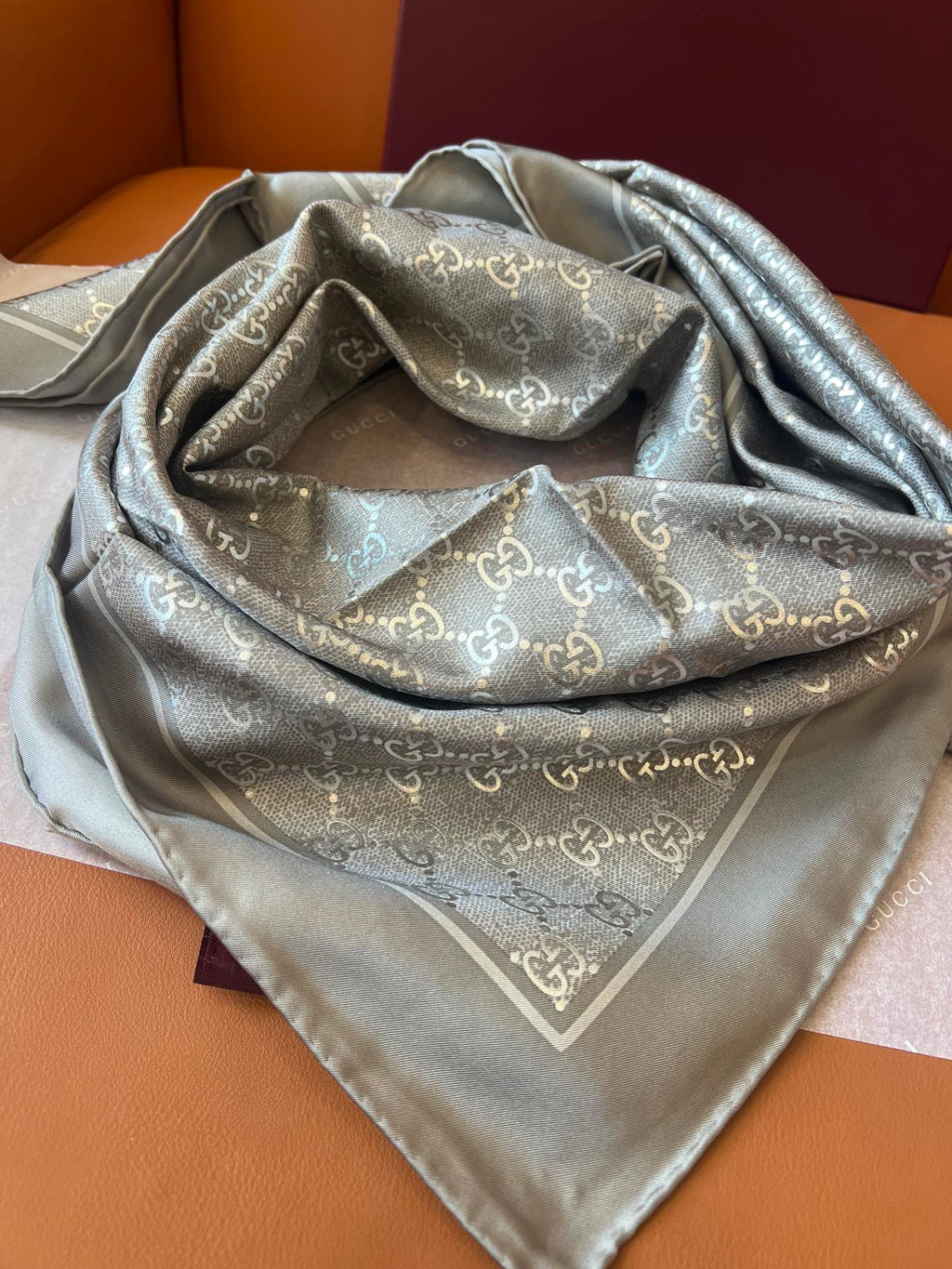 GUCCI 25S SCARF 90 IN SILK 697668