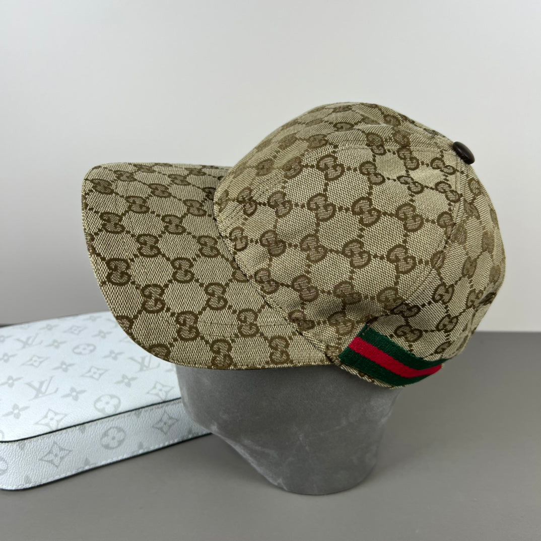 GUCCI BASEBALL CAP IN DARK BEIGE MONOGRAM CANVAS
