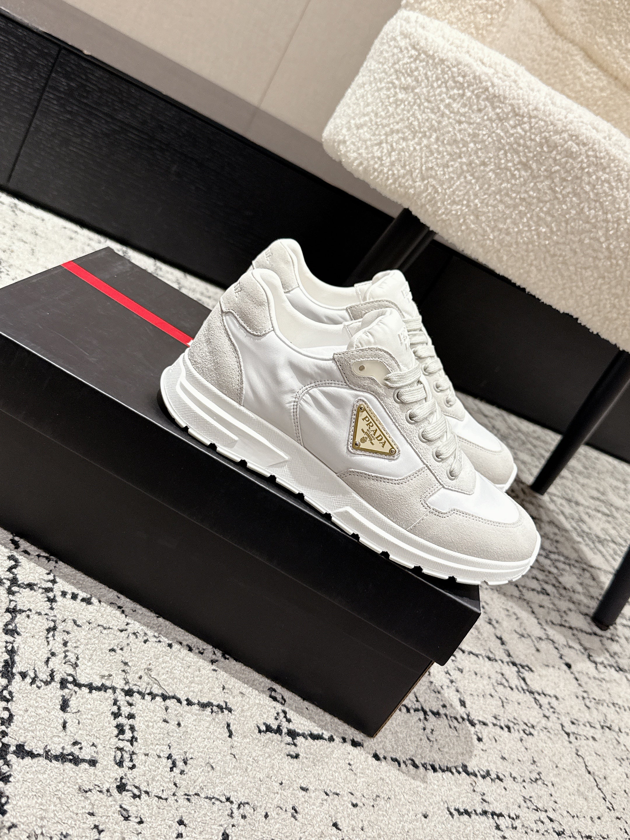 PRADA 25S MEN SNEAKERS LOGO IN WHITE NUBUCK AND CANVAS