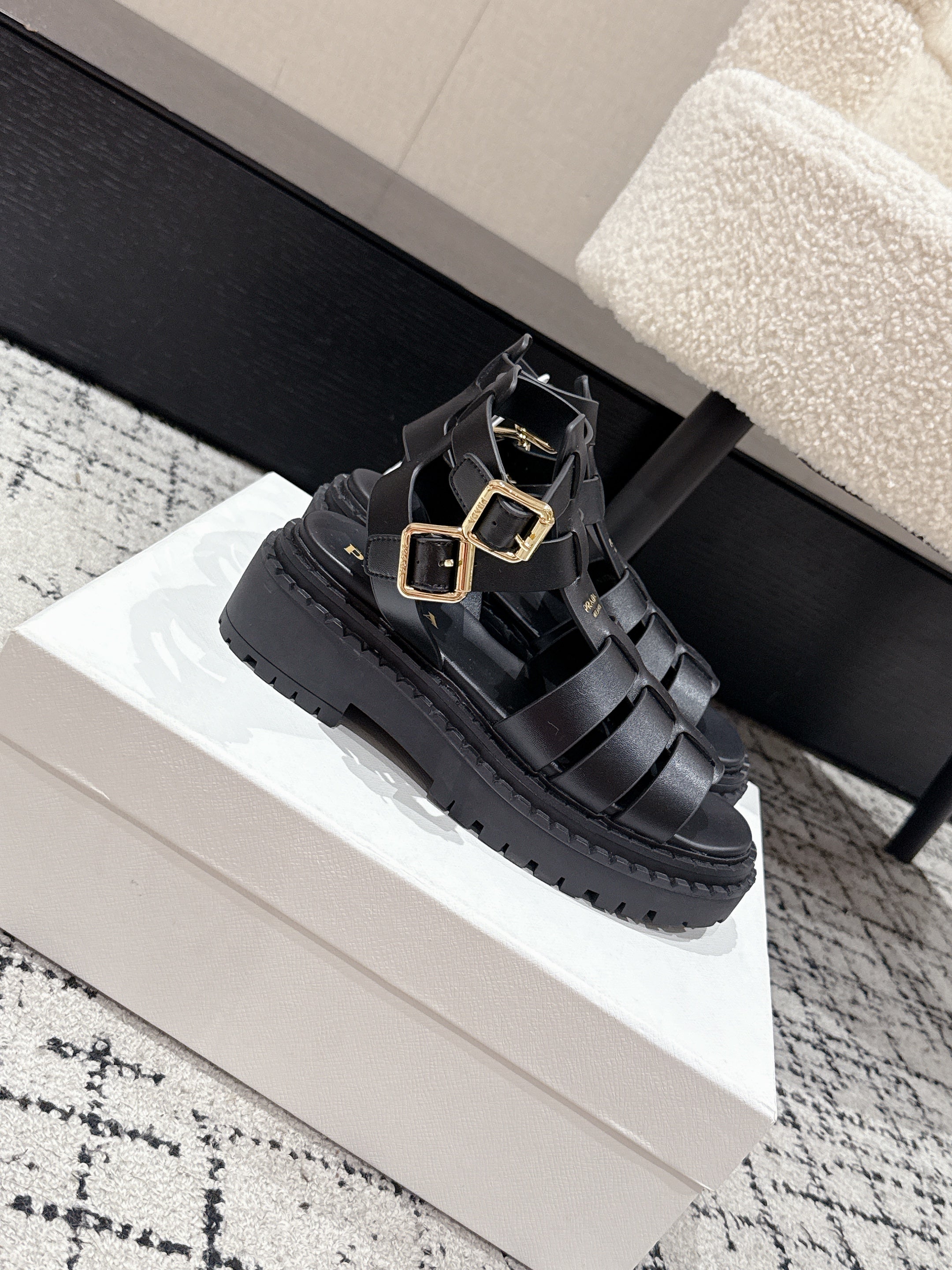 PRADA 25S HIGH TOP OPEN TOE FISHERMAN SANLS IN BLACK CALFSKIN