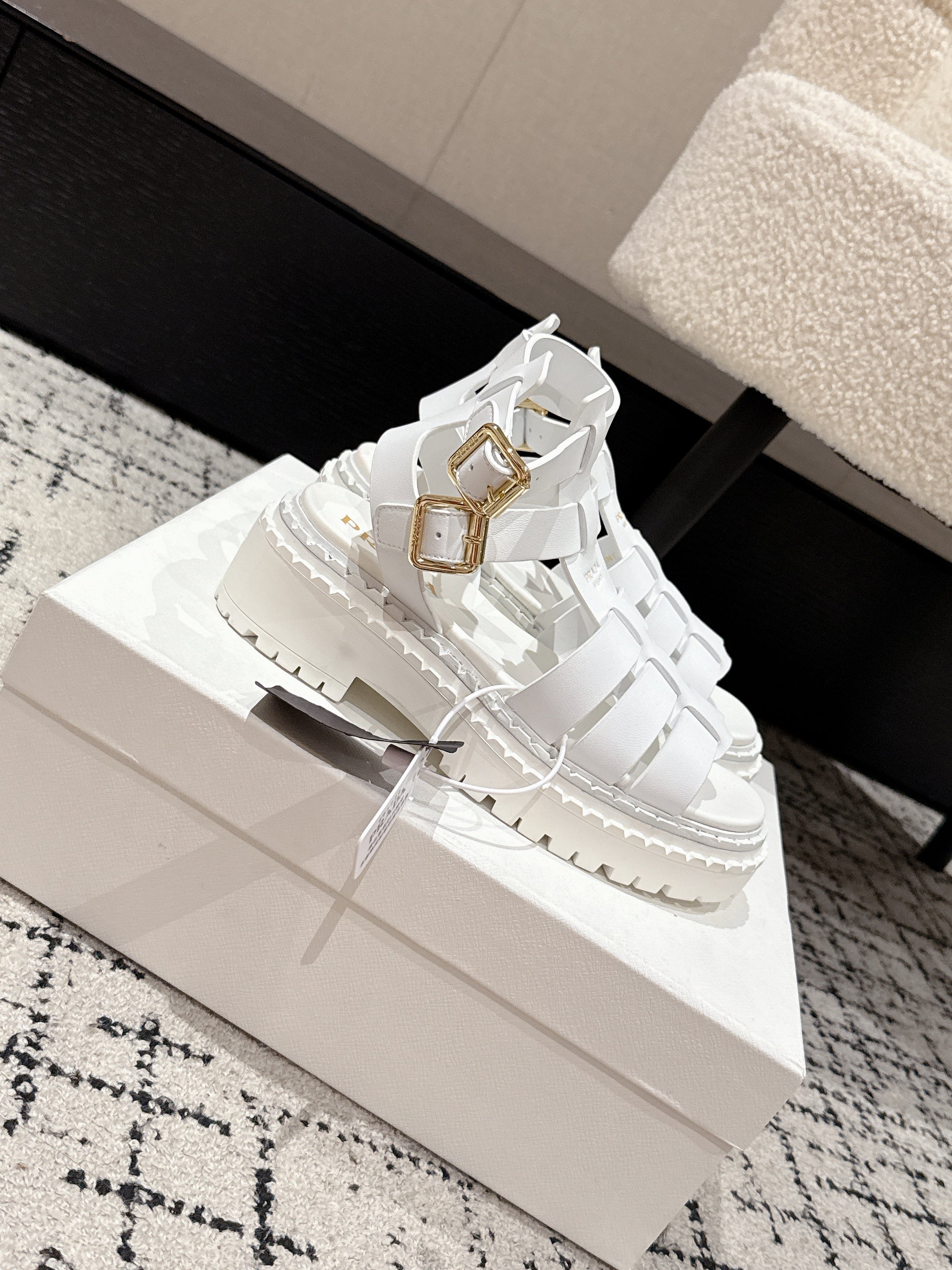 PRADA 25S HIGH TOP OPEN TOE FISHERMAN SANLS IN WHITE CALFSKIN
