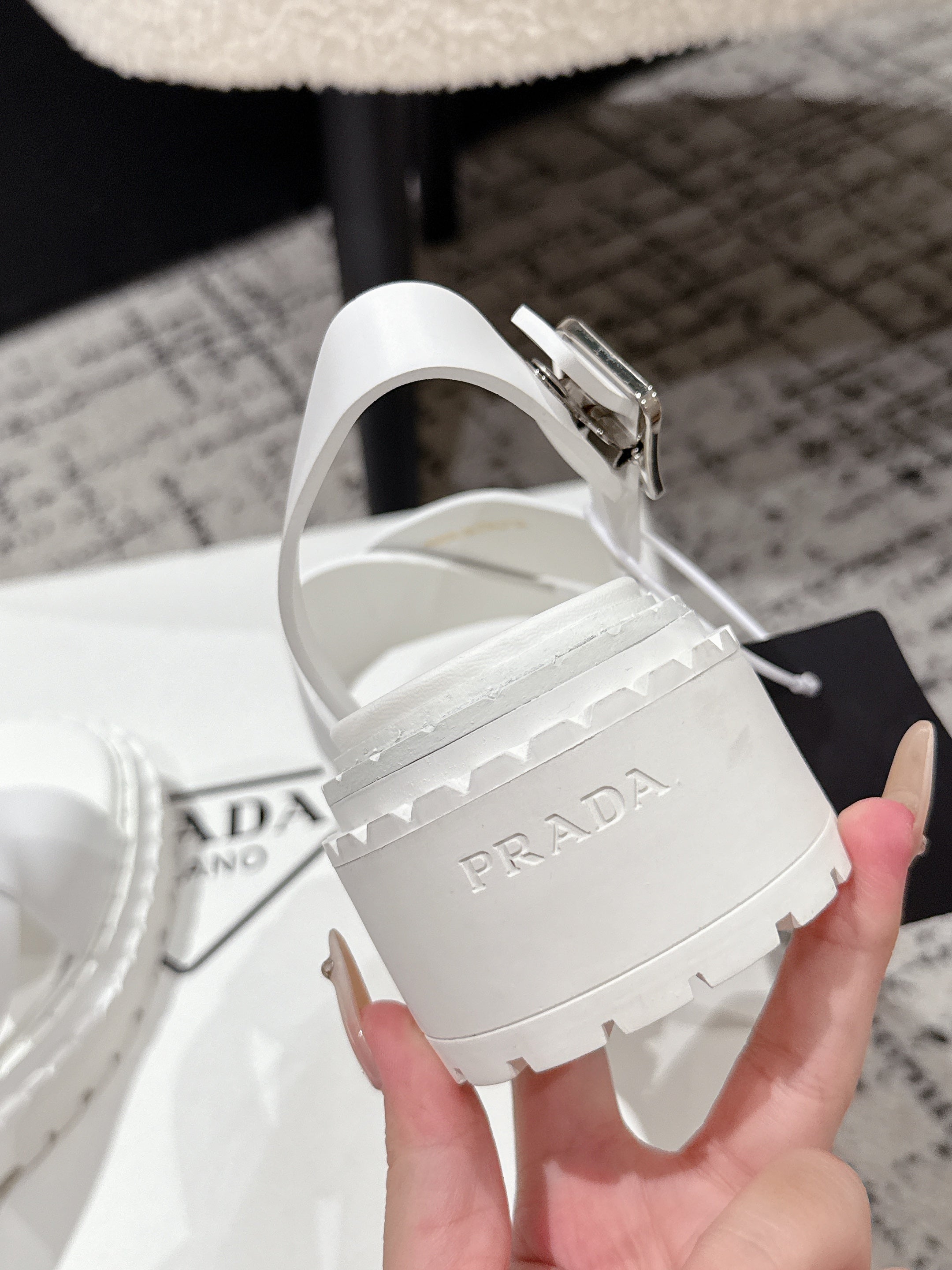 PRADA 25S CRISSCROSS SANLS IN WHITE CALFSKIN LOGO