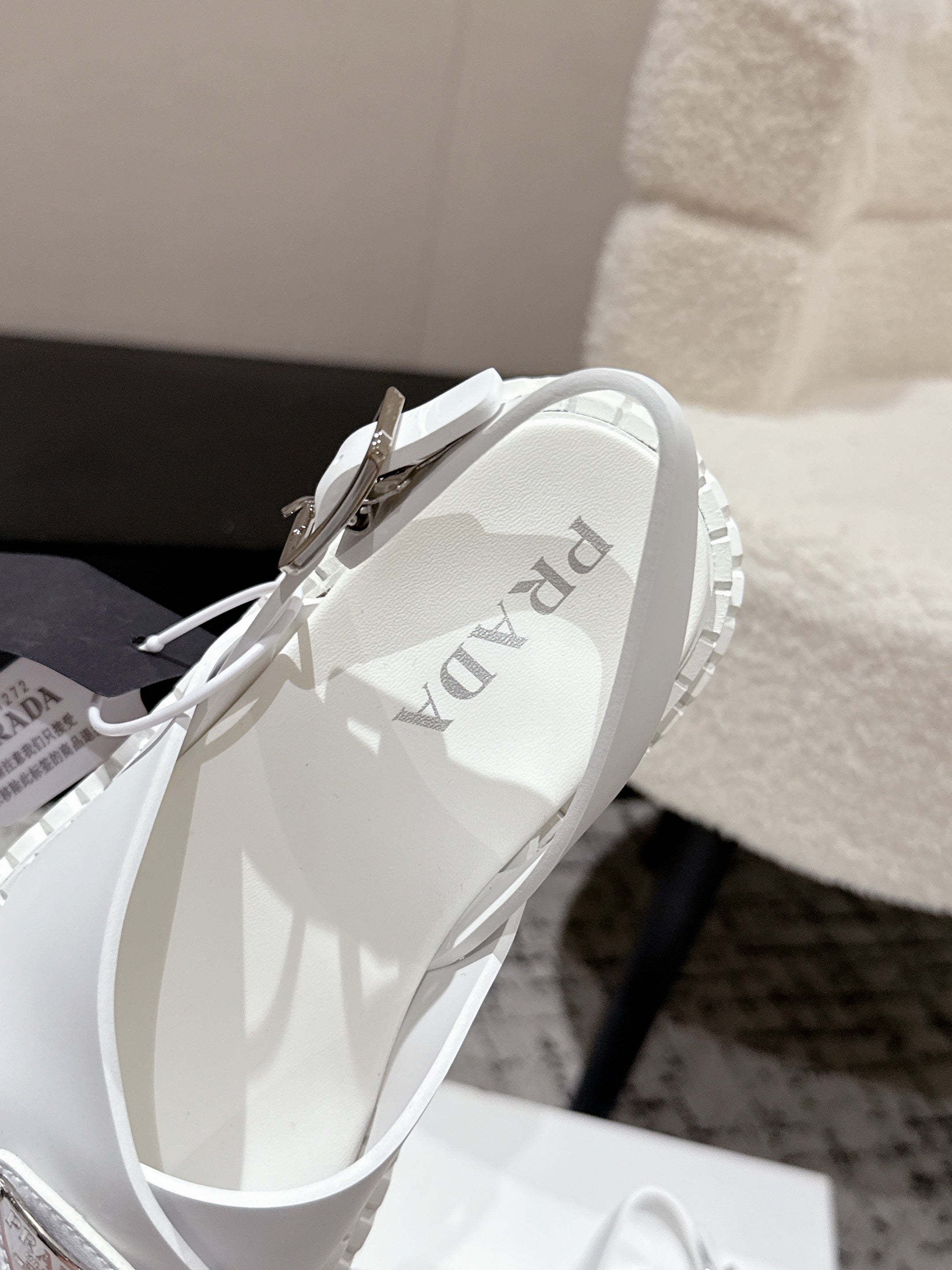 PRADA 25S CRISSCROSS SANLS IN WHITE CALFSKIN LOGO