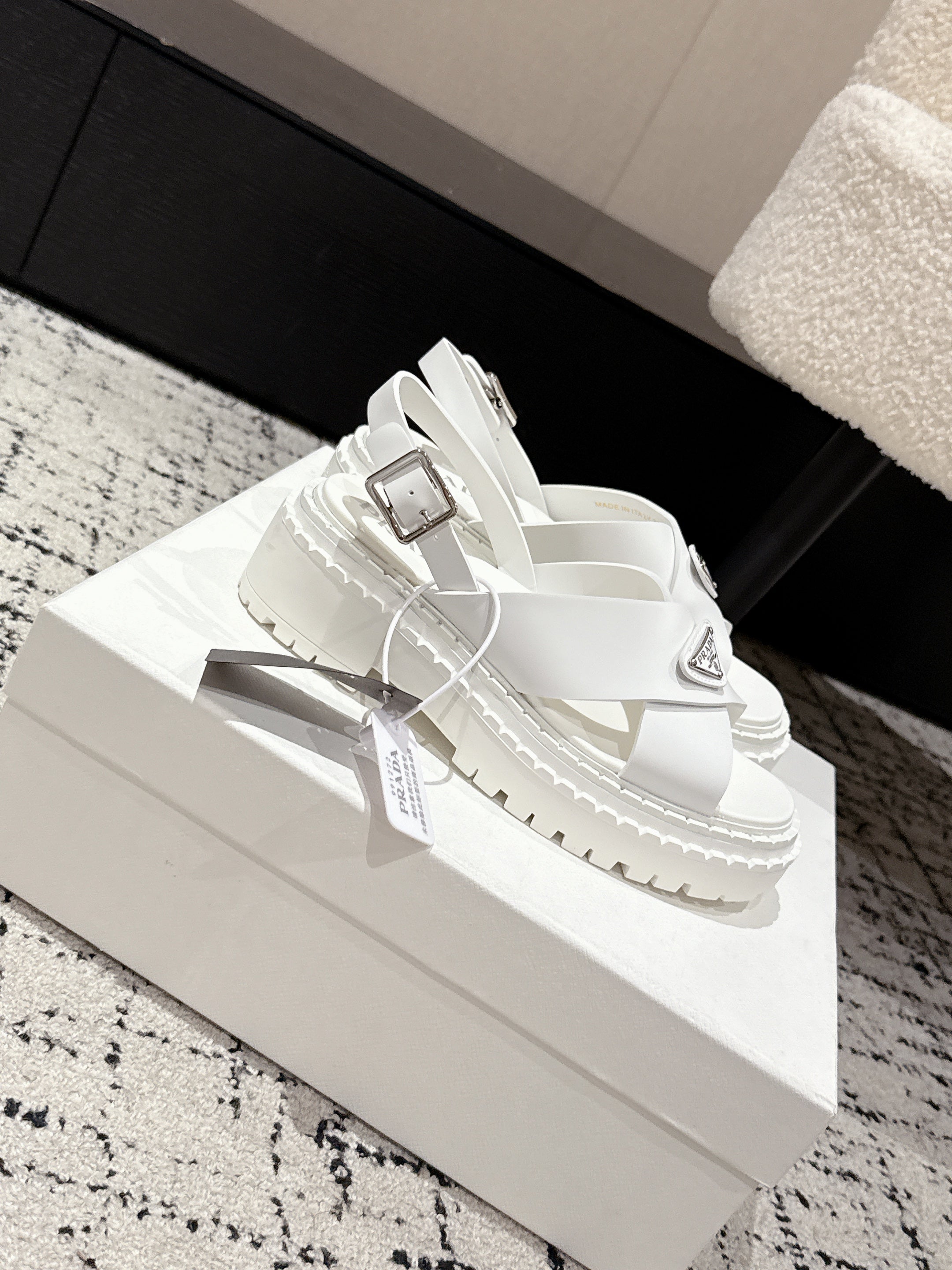 PRADA 25S CRISSCROSS SANLS IN WHITE CALFSKIN LOGO