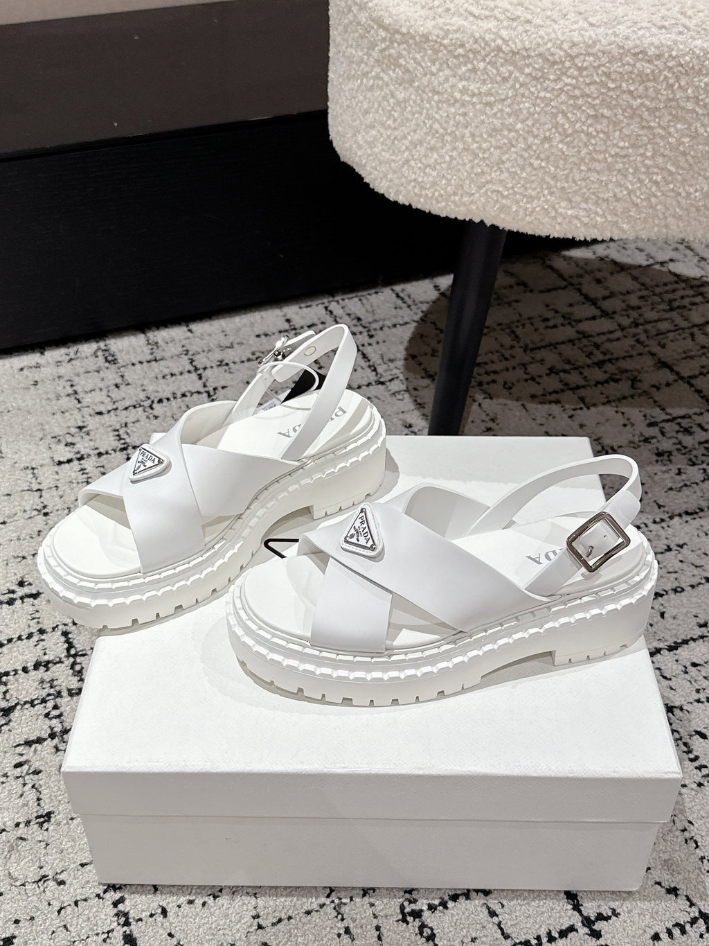 PRADA 25S CRISSCROSS SANLS IN WHITE CALFSKIN LOGO