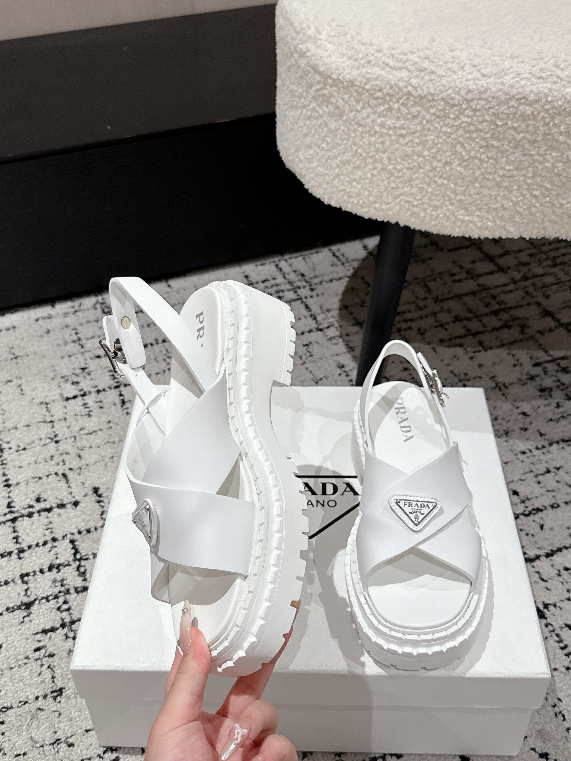 PRADA 25S CRISSCROSS SANLS IN WHITE CALFSKIN LOGO
