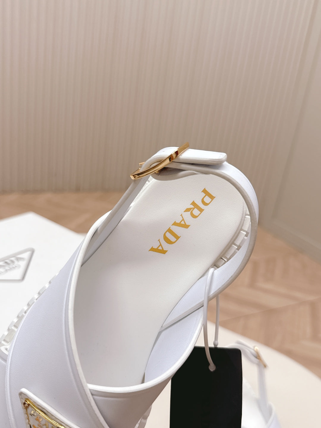 PRADA 25S SANLS IN WHITE CALFSKIN LOGO GOLD HARDWARE