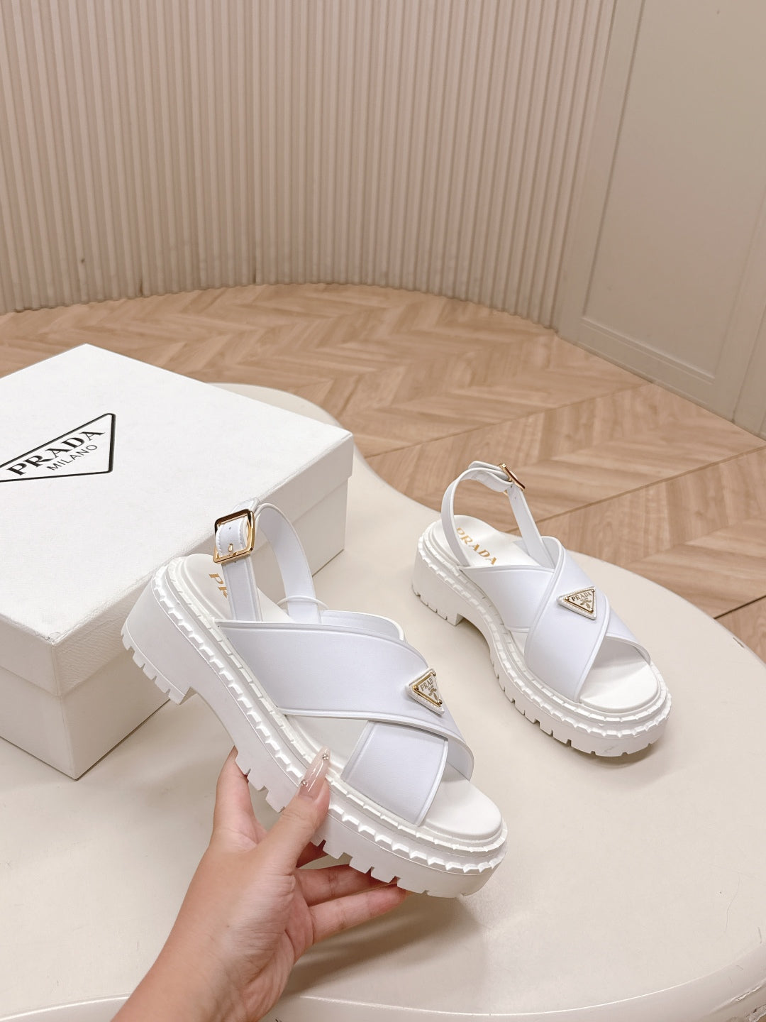 PRADA 25S SANLS IN WHITE CALFSKIN LOGO GOLD HARDWARE