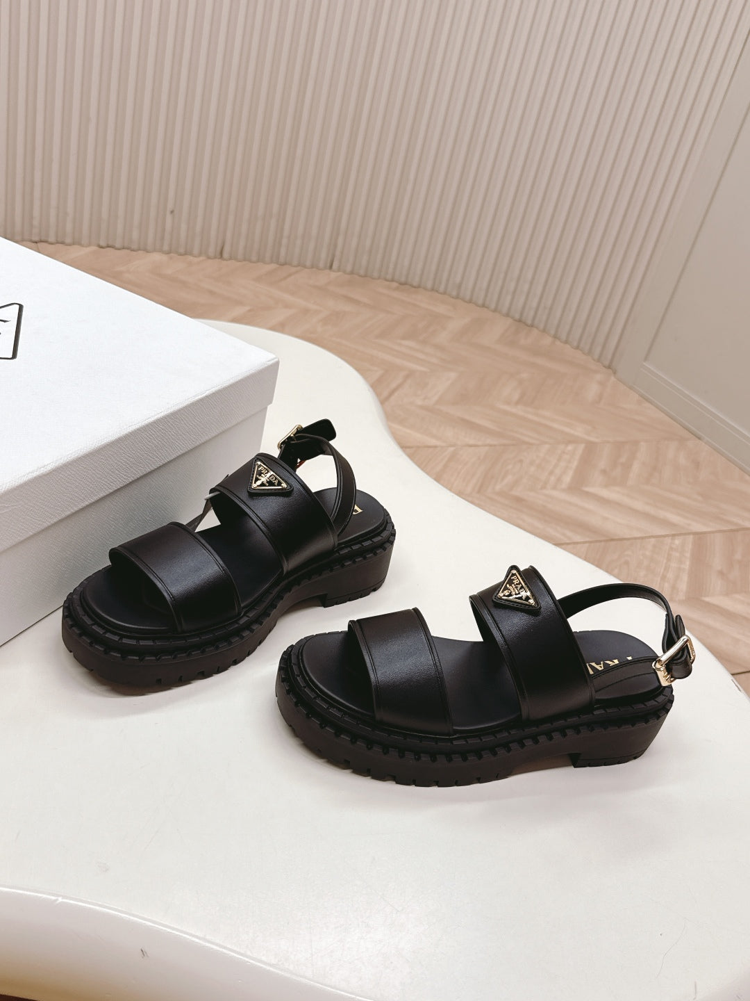 PRADA 25S SANLS IN BLACK CALFSKIN LOGO