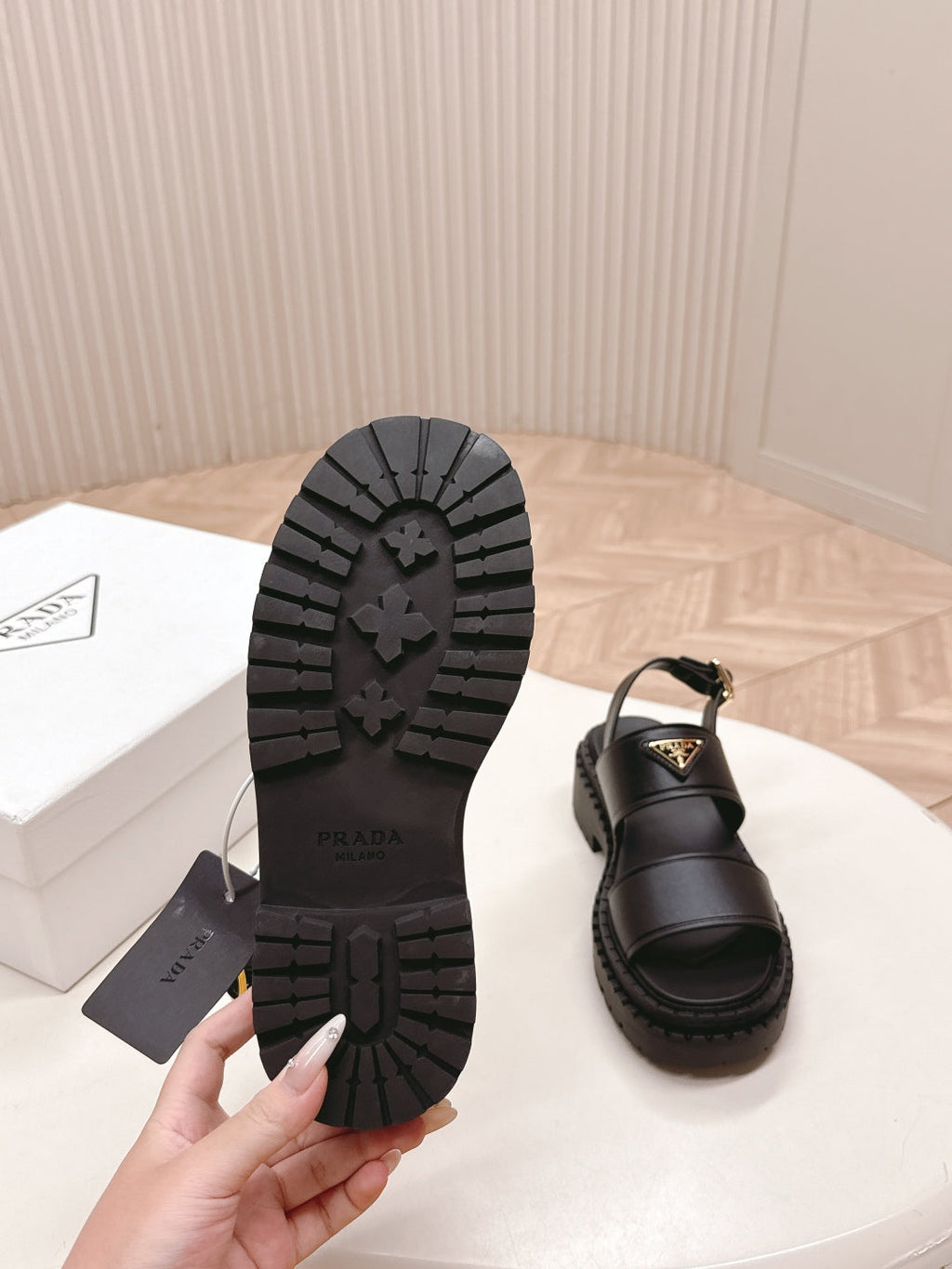 PRADA 25S SANLS IN BLACK CALFSKIN LOGO