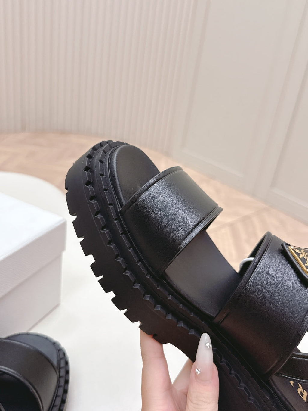 PRADA 25S SANLS IN BLACK CALFSKIN LOGO