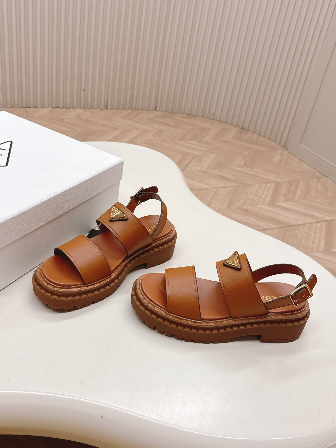 PRADA 25S SANLS IN LIGHT TAN CALFSKIN LOGO