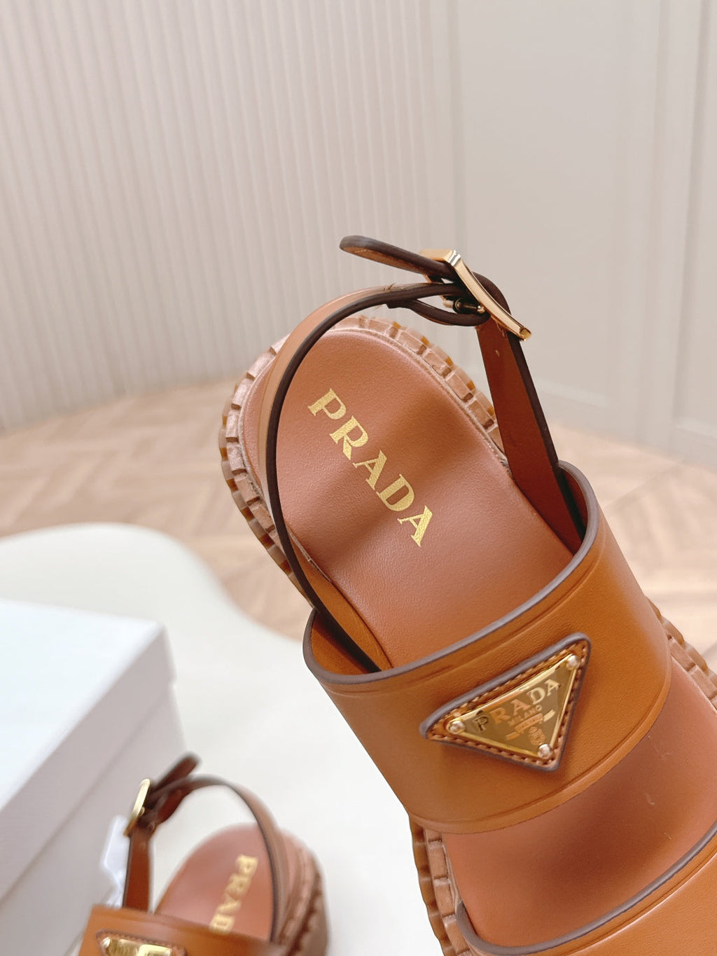 PRADA 25S SANLS IN LIGHT TAN CALFSKIN LOGO