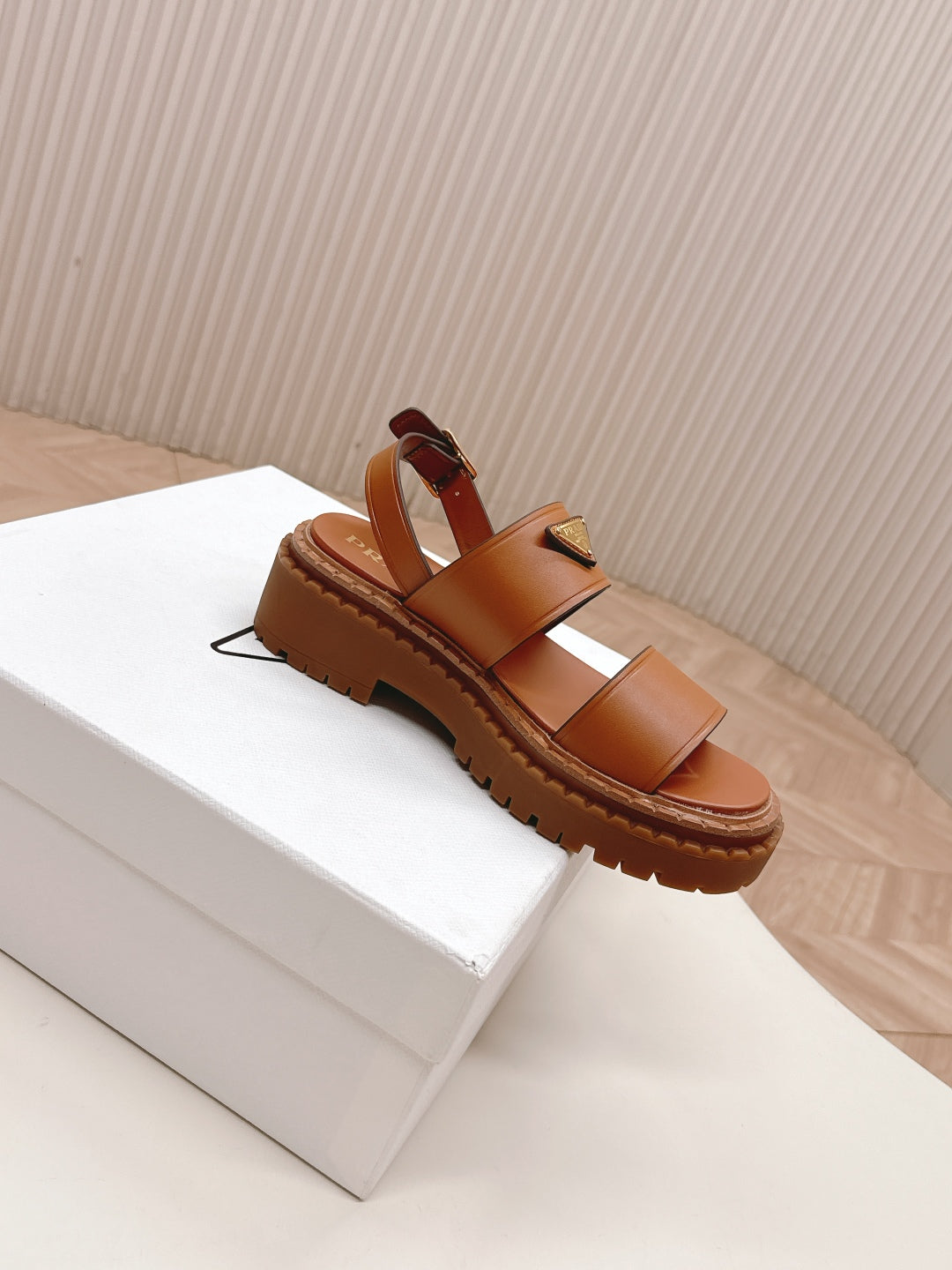 PRADA 25S SANLS IN LIGHT TAN CALFSKIN LOGO
