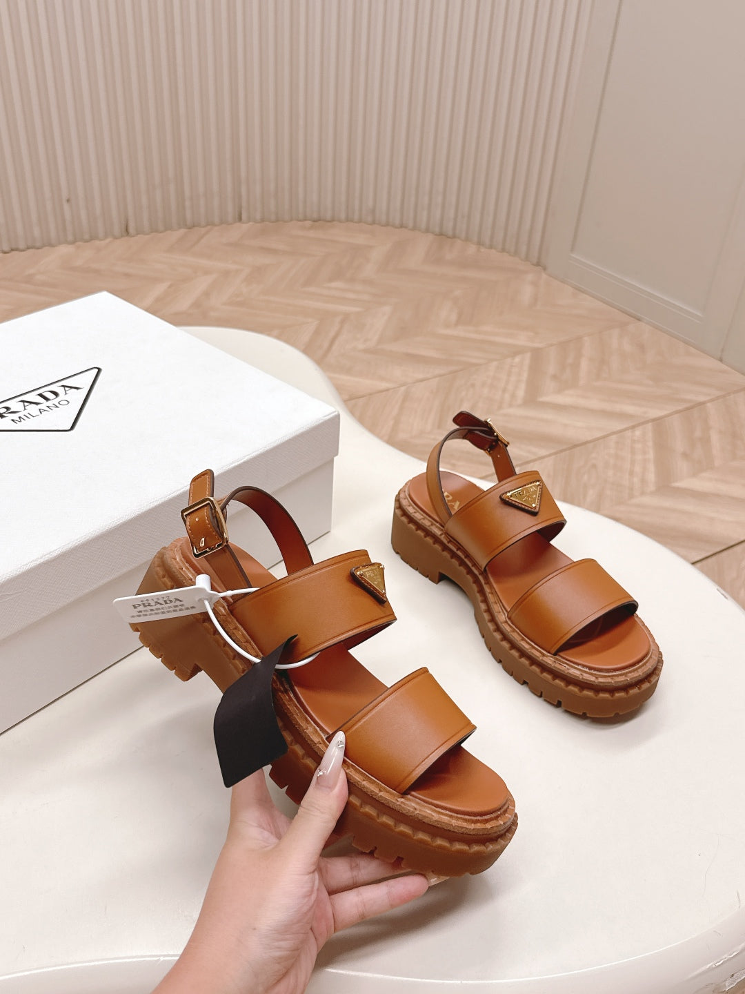 PRADA 25S SANLS IN LIGHT TAN CALFSKIN LOGO