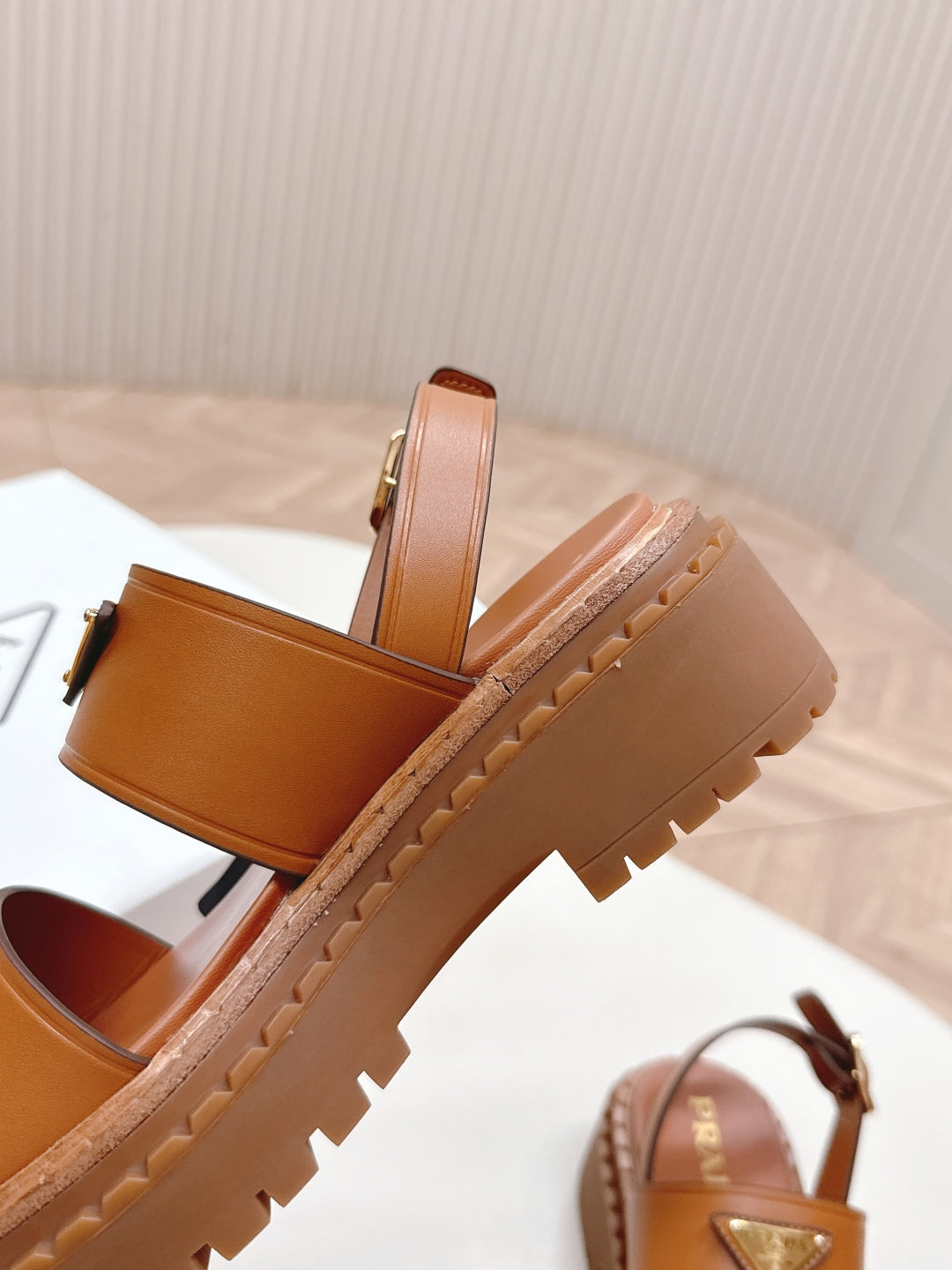PRADA 25S SANLS IN LIGHT TAN CALFSKIN LOGO