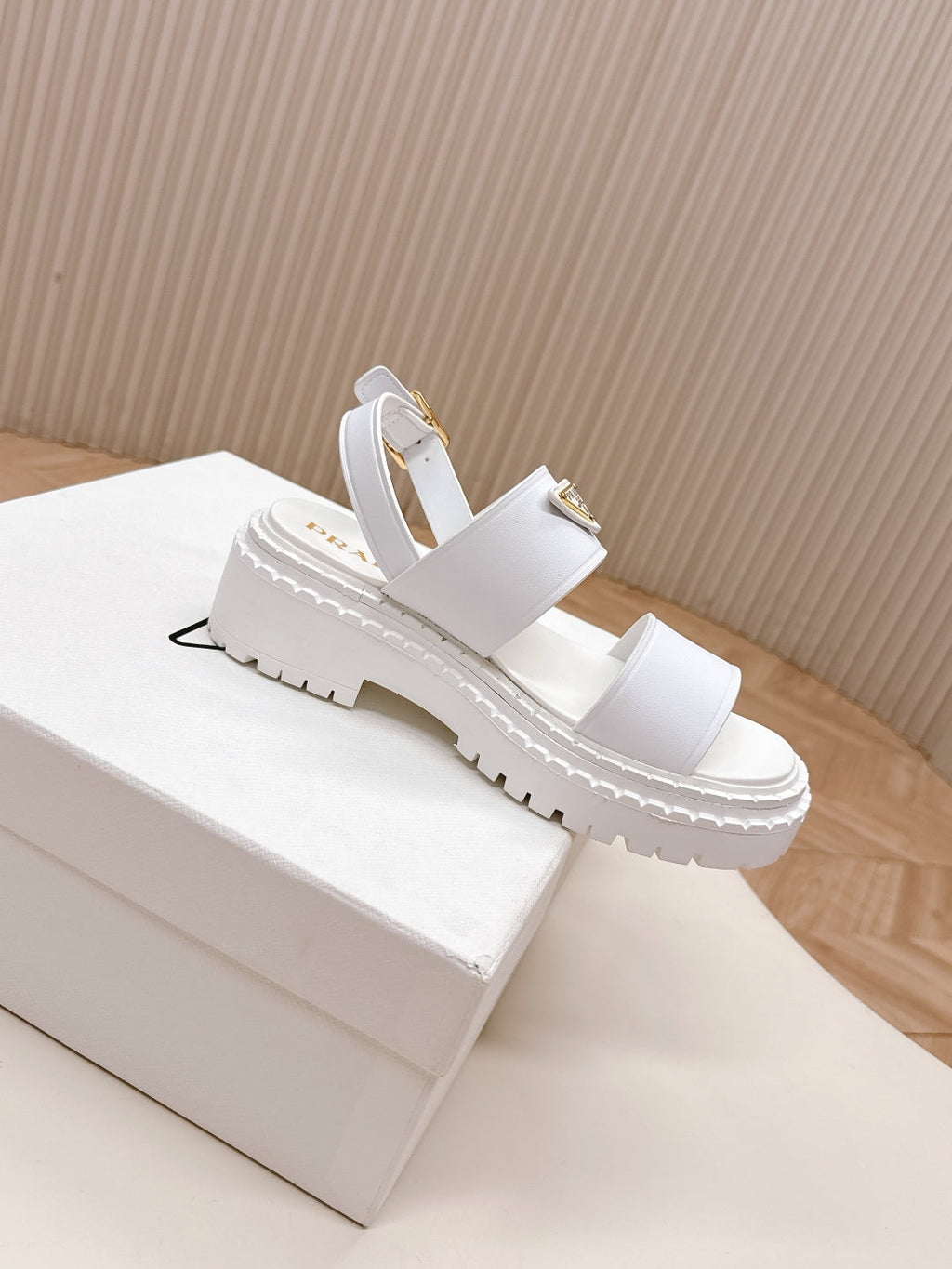 PRADA 25S SANLS IN WHITE CALFSKIN LOGO