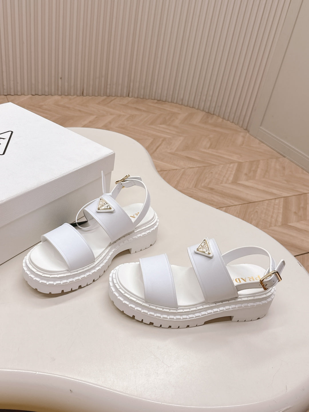 PRADA 25S SANLS IN WHITE CALFSKIN LOGO