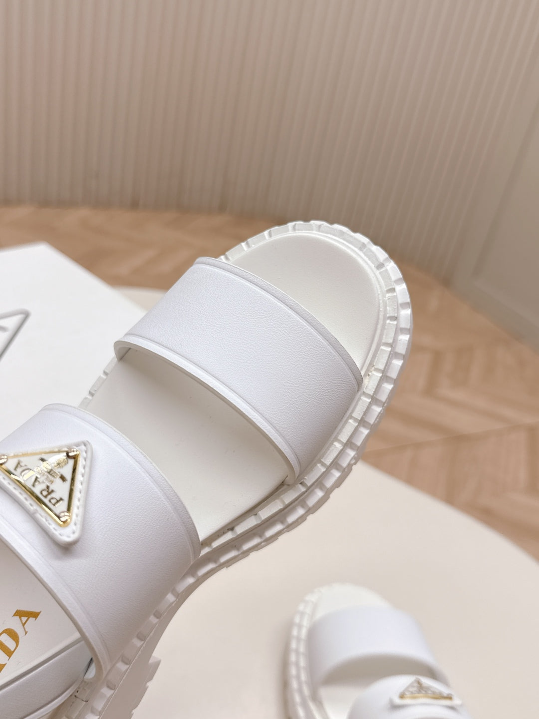 PRADA 25S SANLS IN WHITE CALFSKIN LOGO
