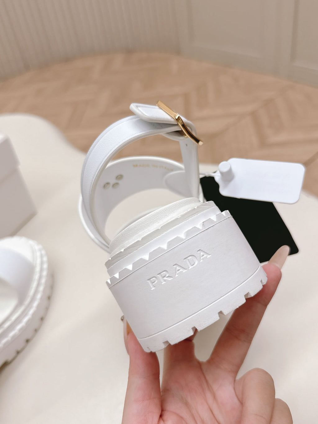 PRADA 25S SANLS IN WHITE CALFSKIN LOGO