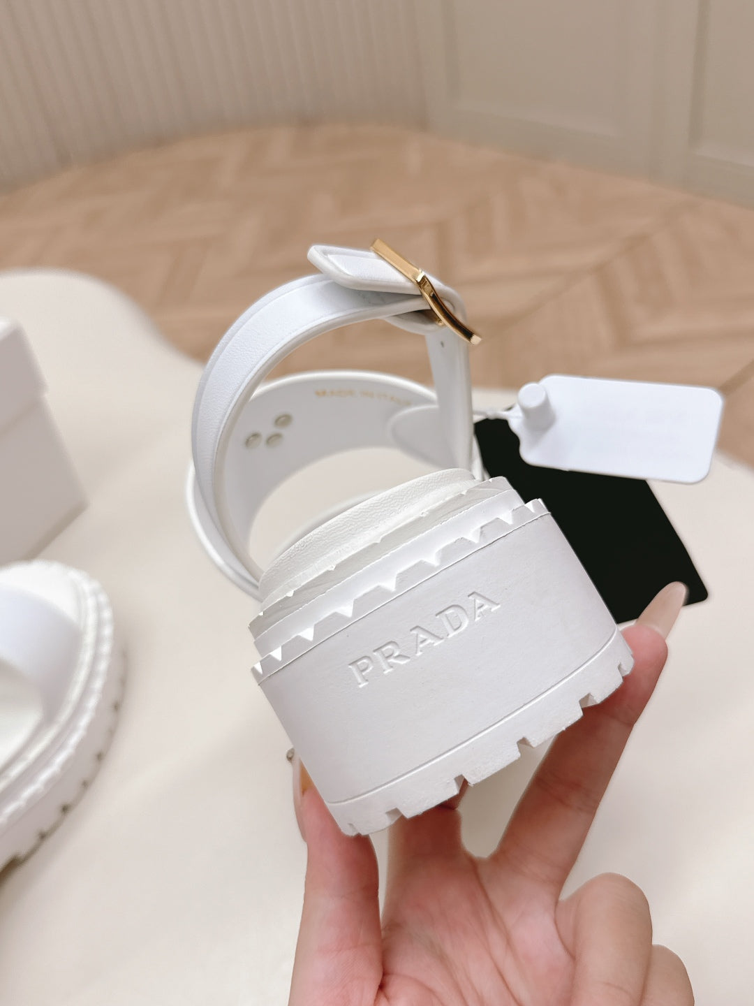 PRADA 25S SANLS IN WHITE CALFSKIN LOGO