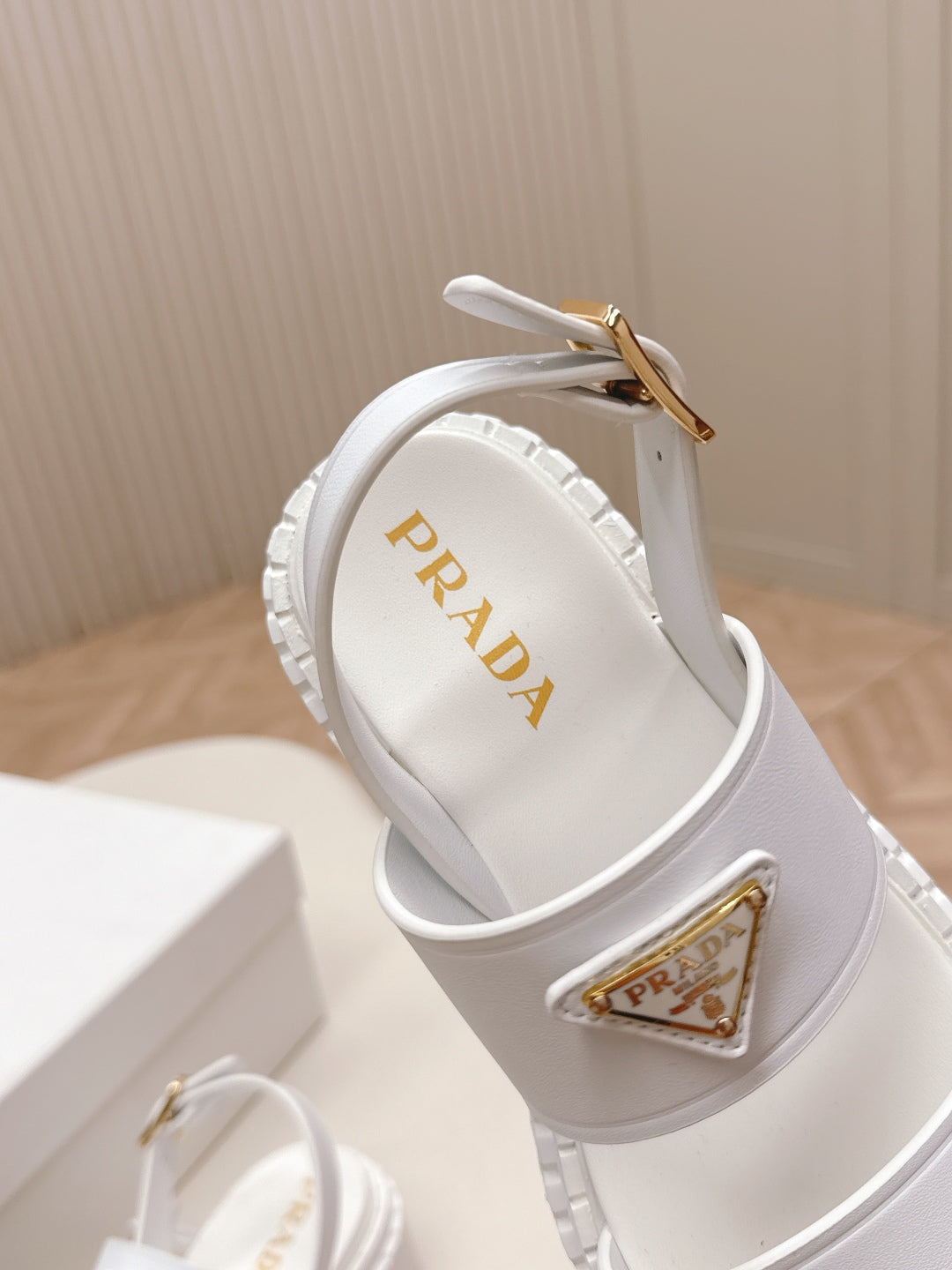 PRADA 25S SANLS IN WHITE CALFSKIN LOGO